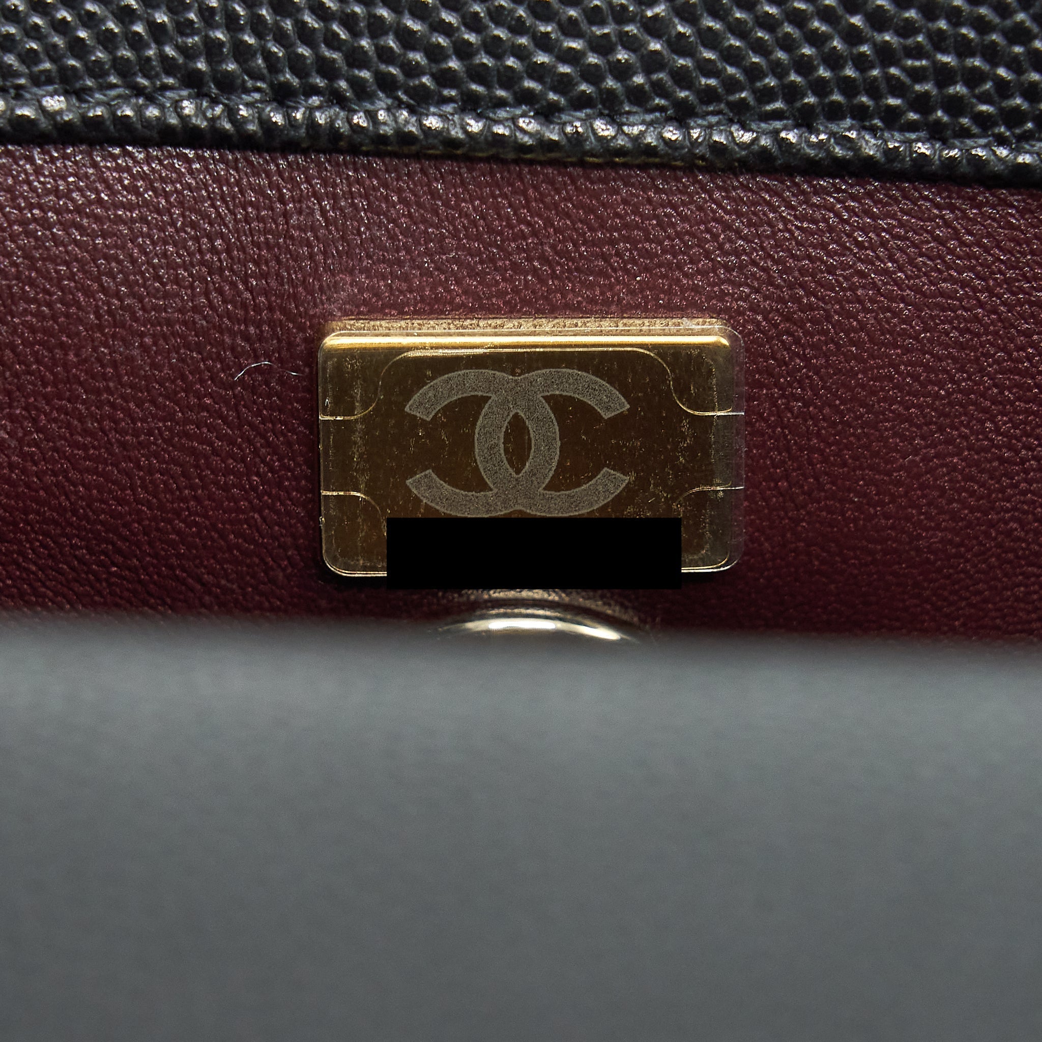 chanel-22p-small-coco-handle-caviar-black-lghw-microchip