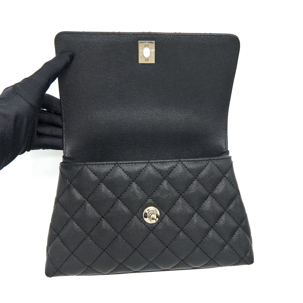 chanel-22p-small-coco-handle-caviar-black-lghw-microchip