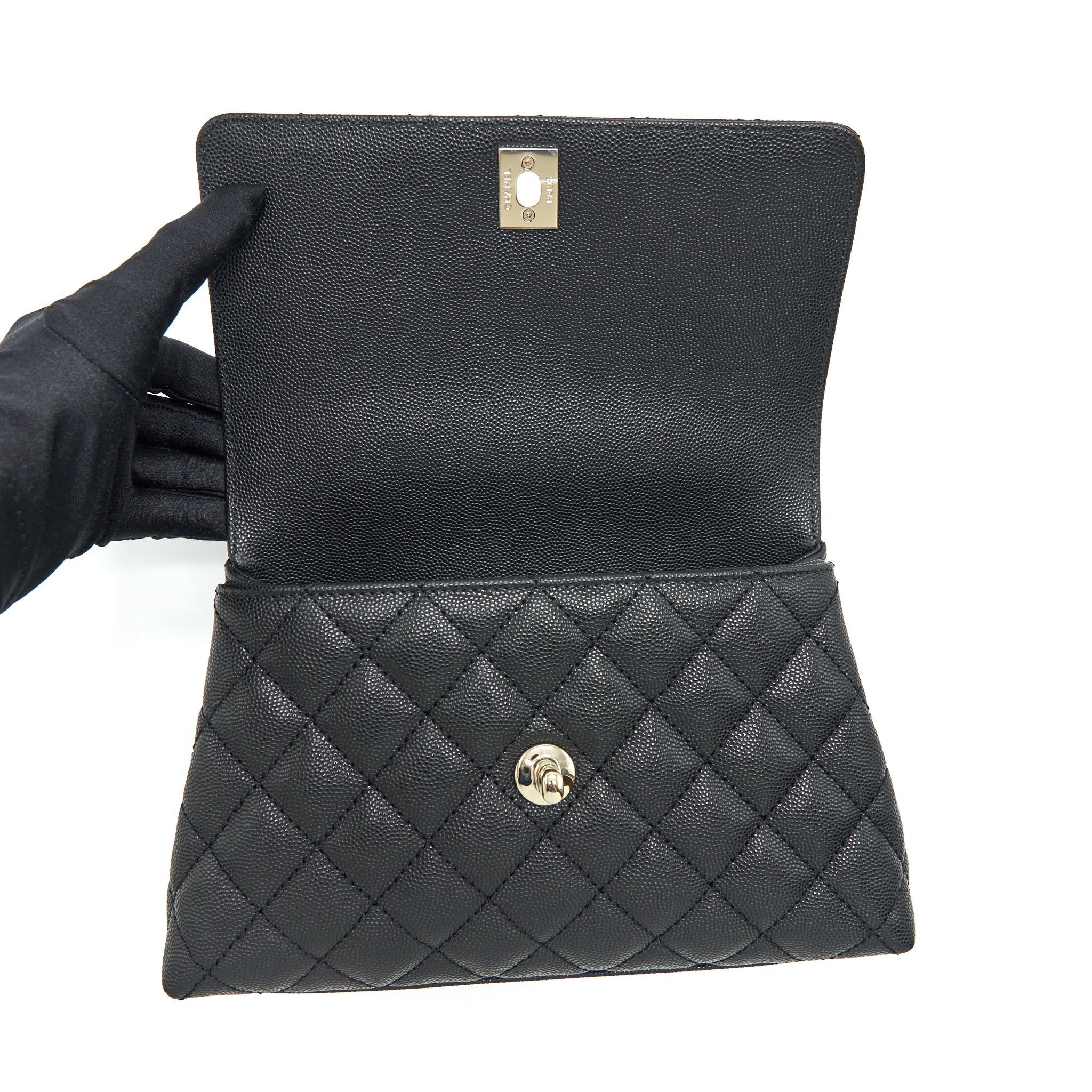 chanel-22p-small-coco-handle-caviar-black-lghw-microchip