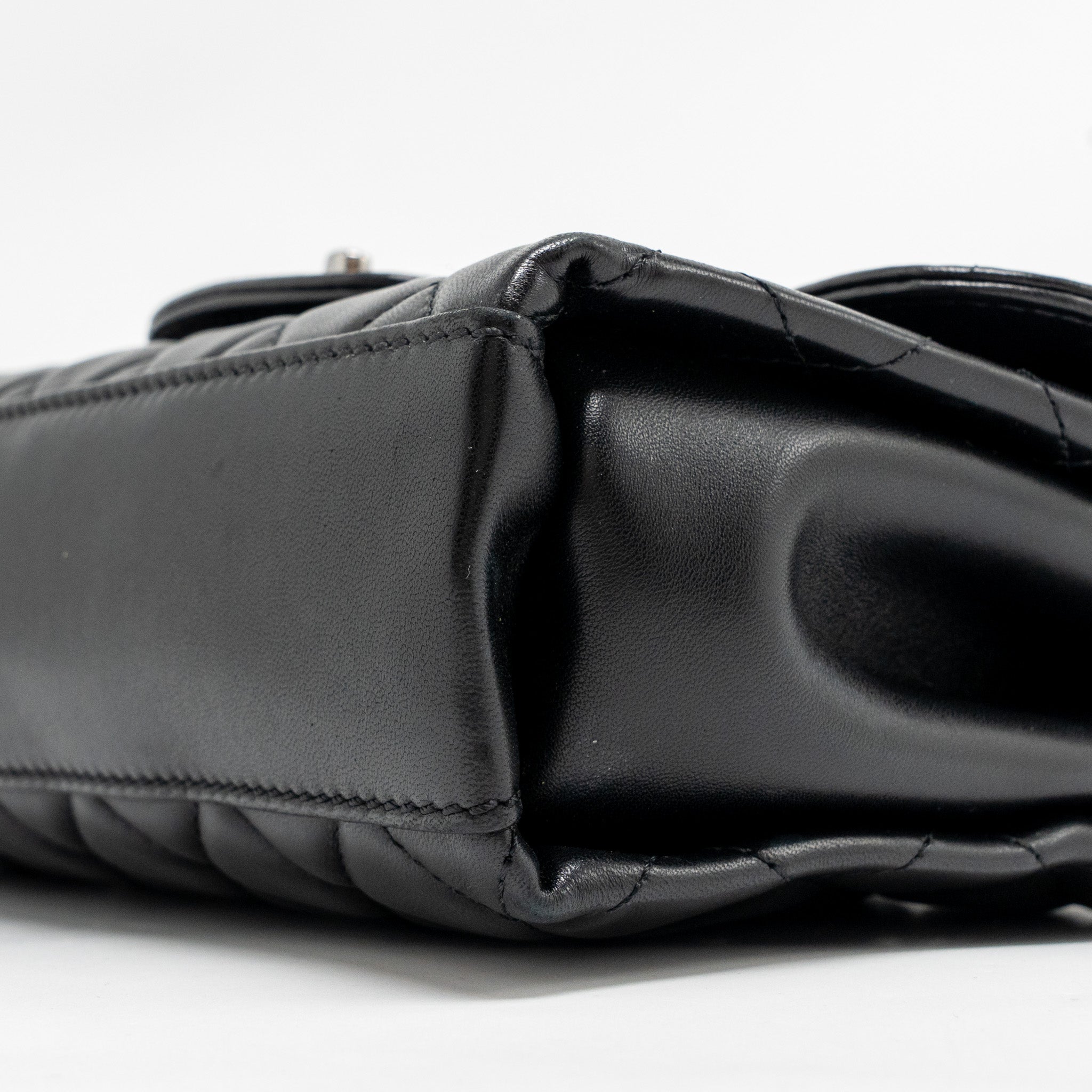 chanel-coco-loop-single-flap-bag-lambskin-black-shw-copy