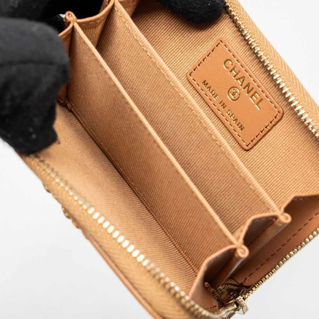 chanel-19-zip-card-holder-lambskin-beige-ghw-microchip