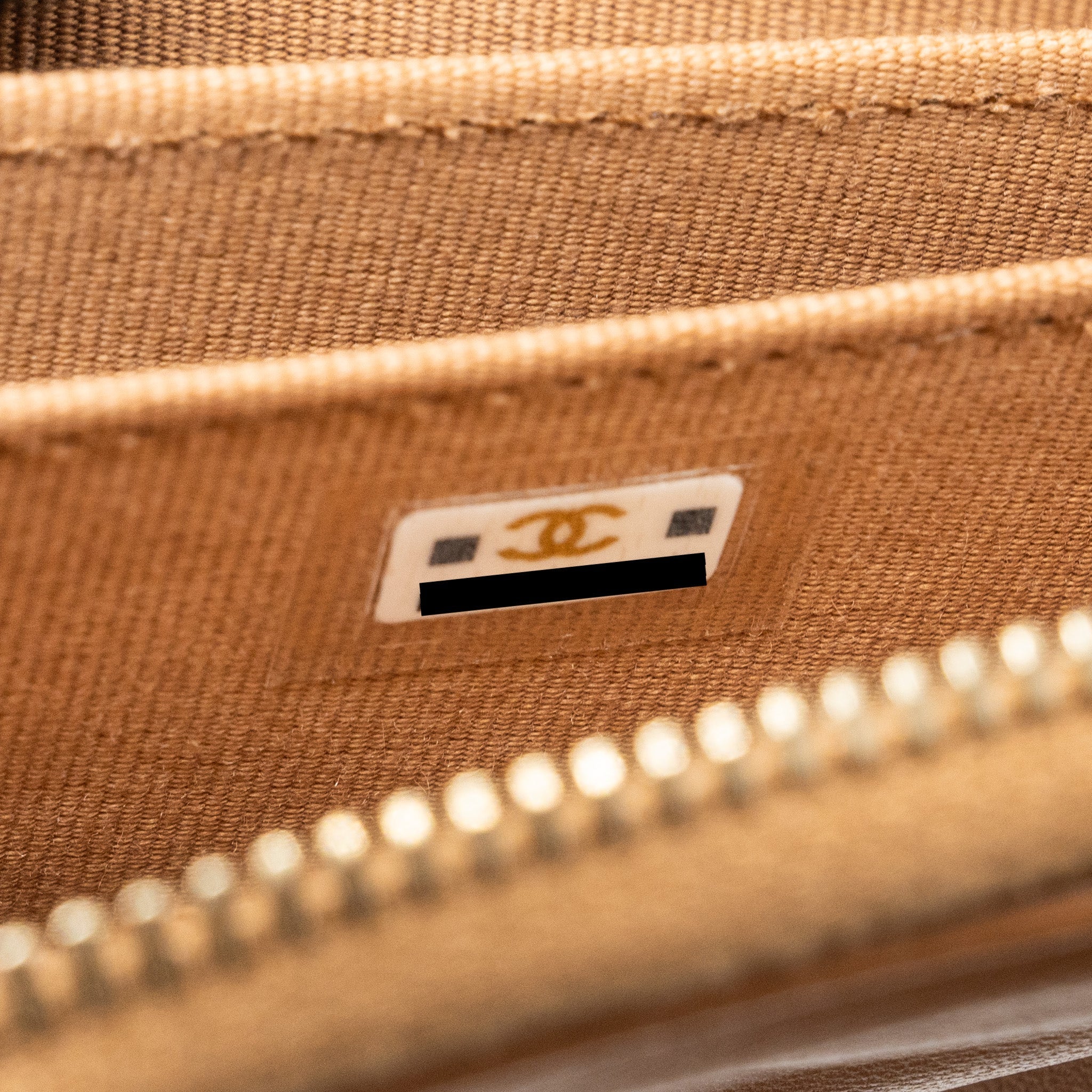 chanel-19-zip-card-holder-lambskin-beige-ghw-microchip