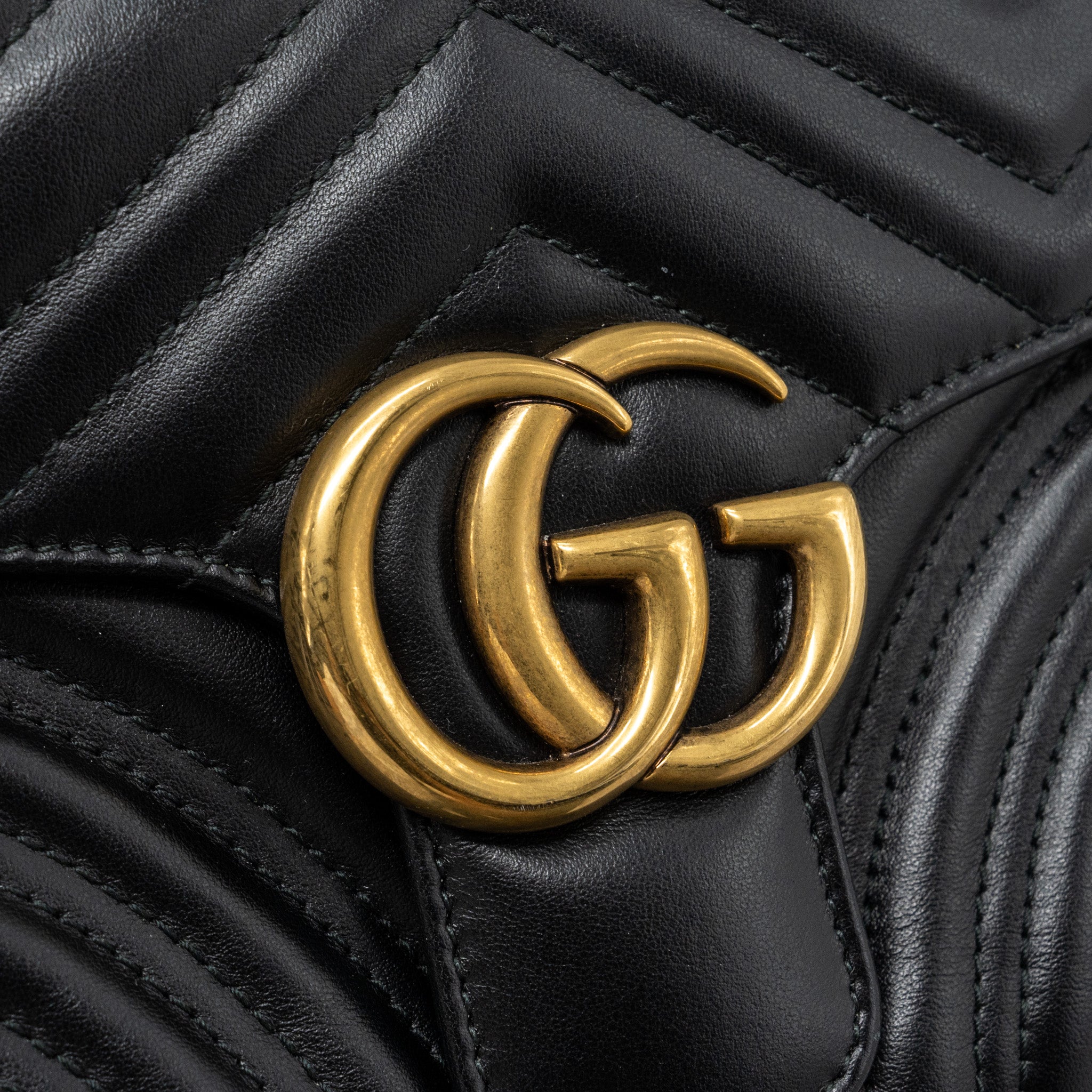 gucci-gg-marmont-matelasse-shoulder-bag-calfskin-black-ghw