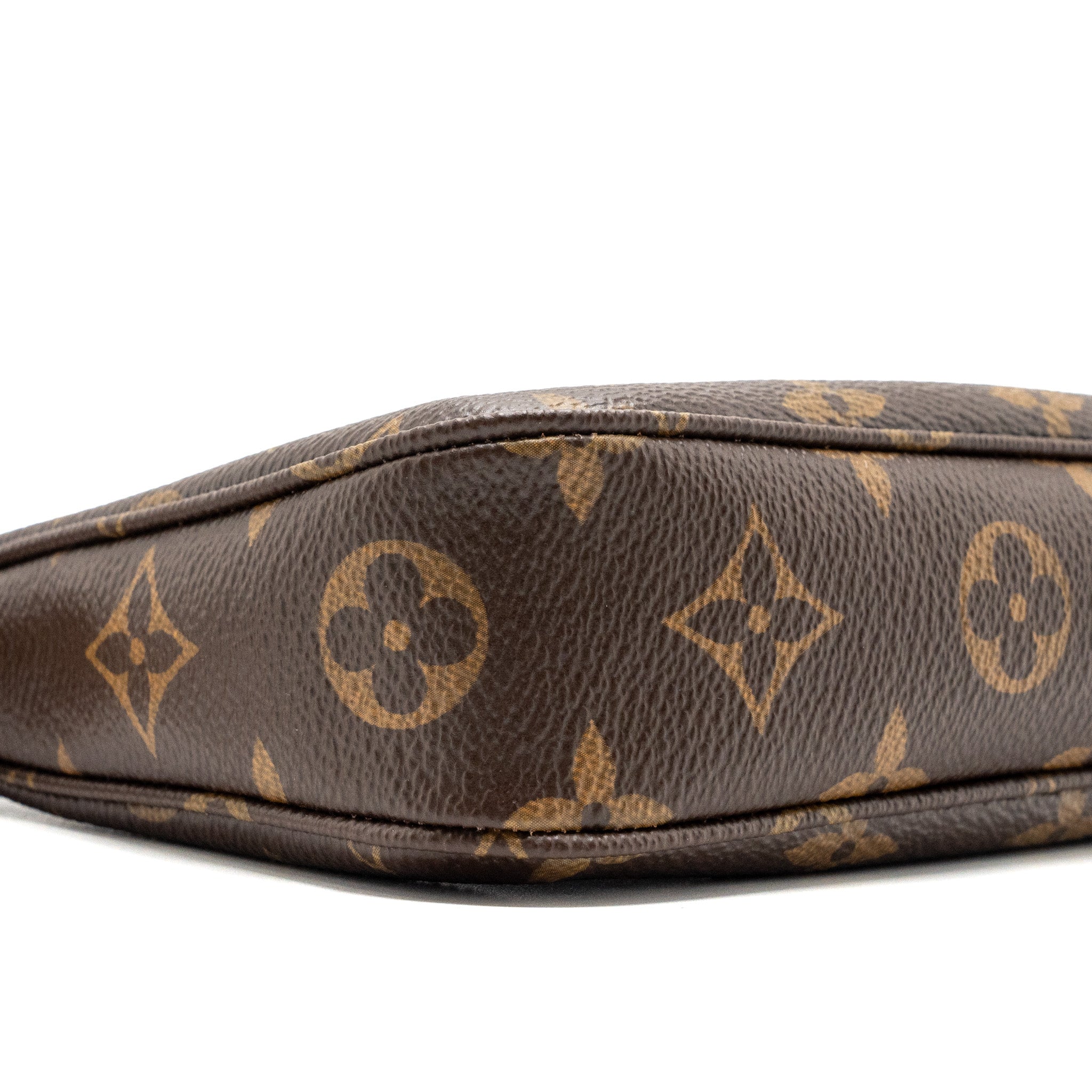 louis-vuitton-pochette-accessories-monogram-canvas-ghw-5