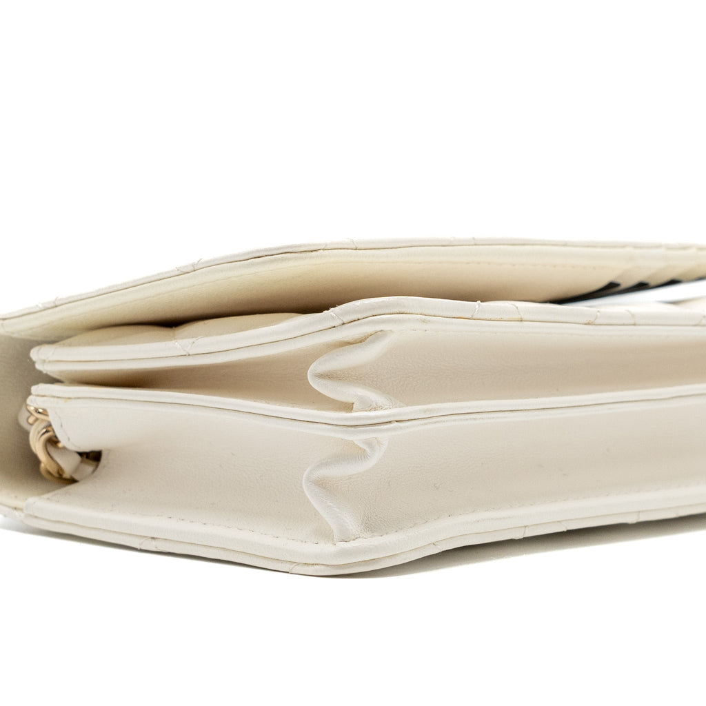 chanel-mini-flap-wallet-with-chain-lambskin-white-lghw-copy