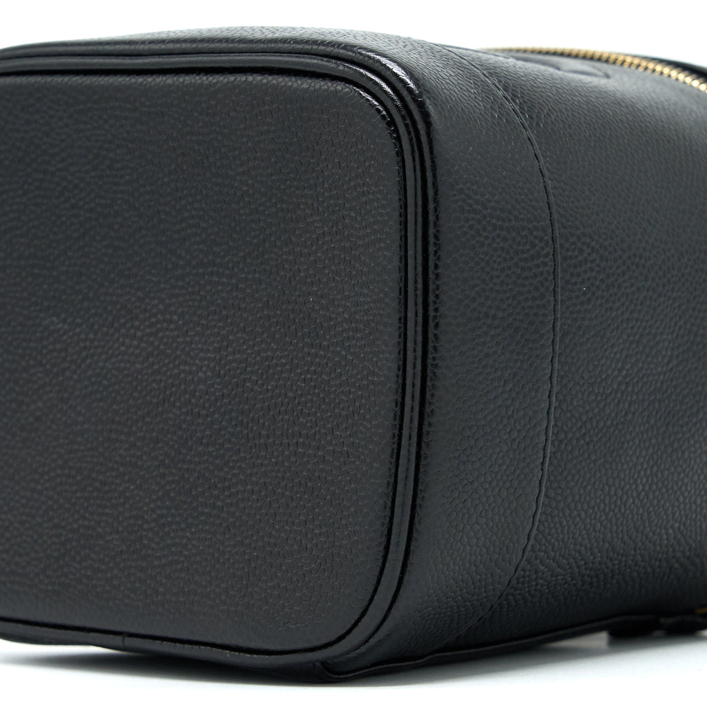 chanel-vintage-vanity-case-with-chain-caviar-black-ghw