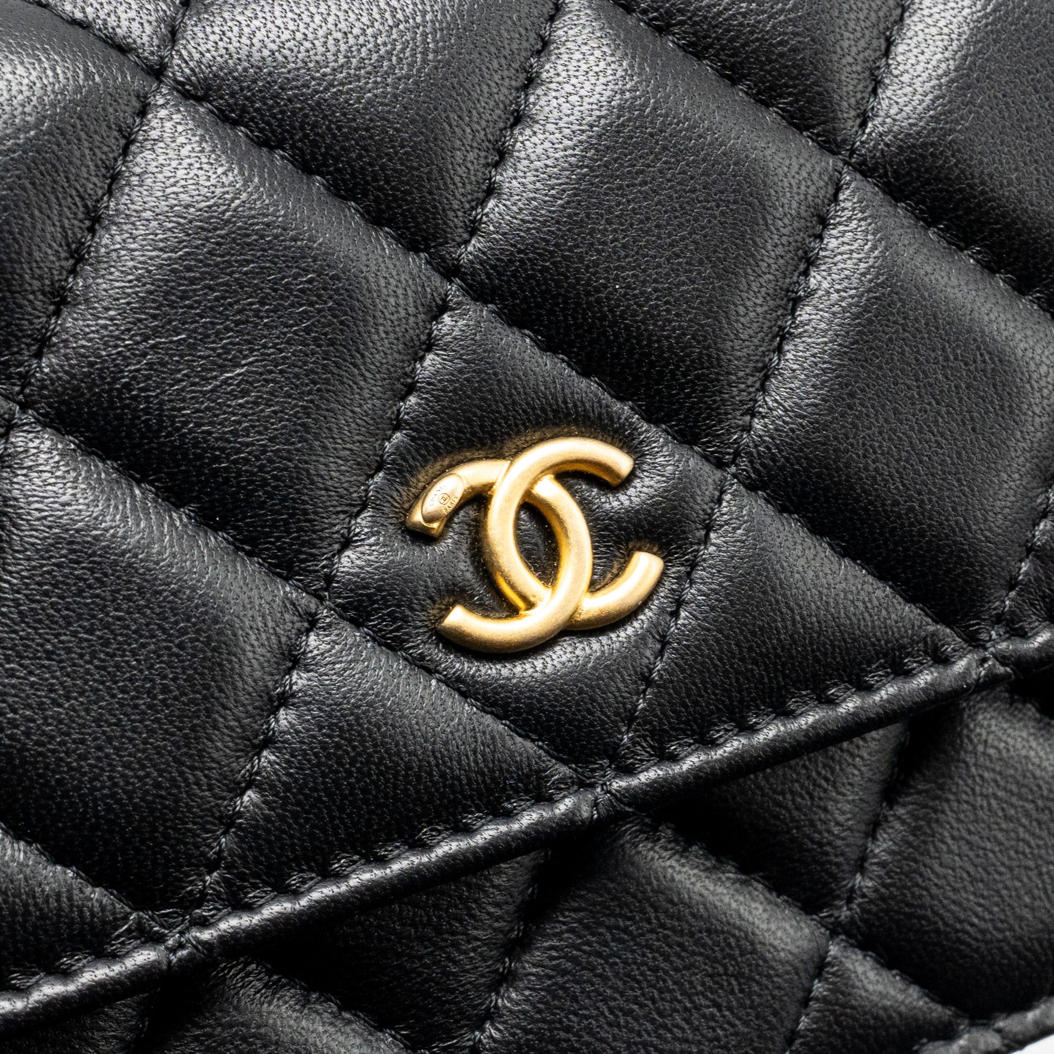 chanel-pearl-crush-mini-flap-wallet-on-chain-lambskin-black-ghw-microchip