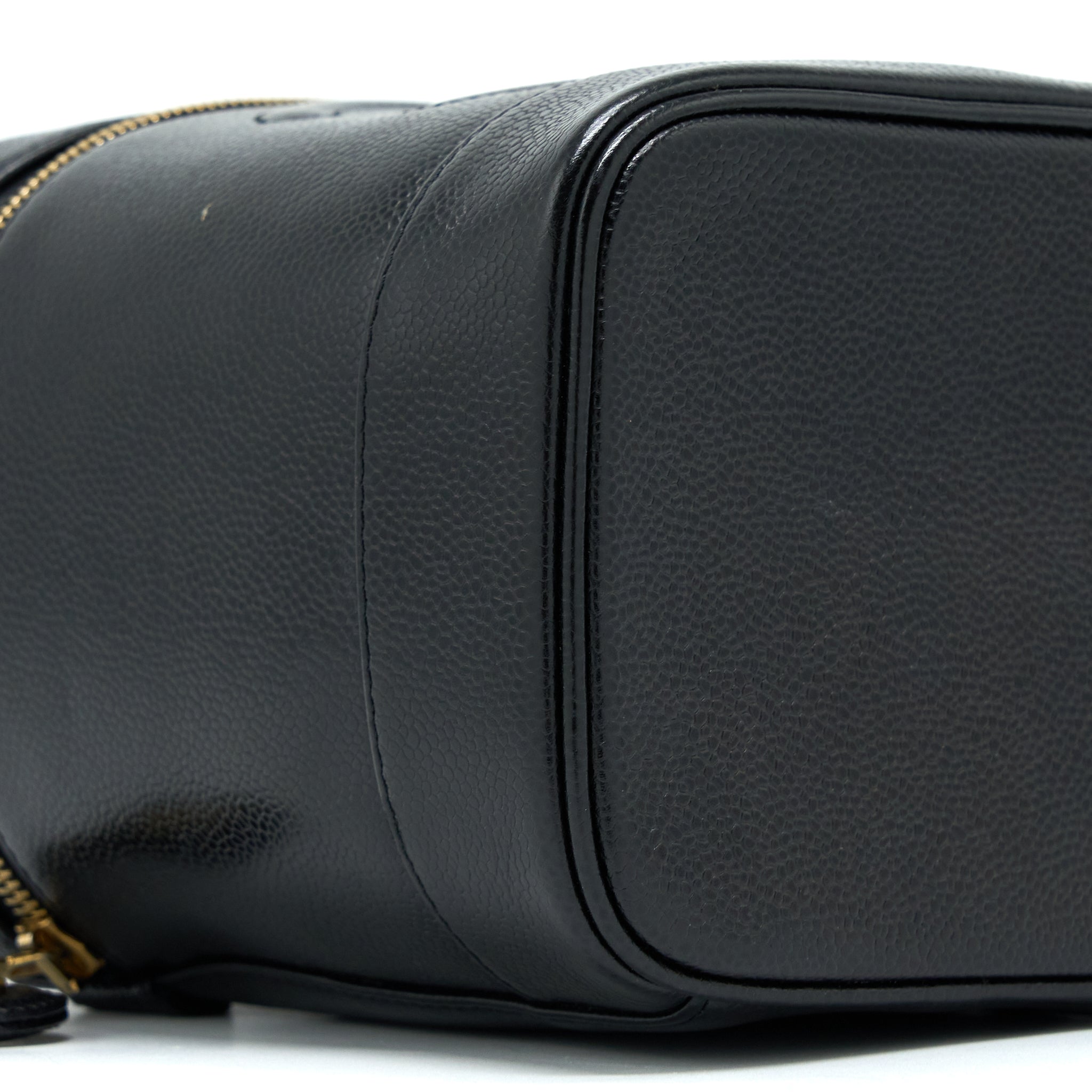 chanel-vintage-vanity-case-with-chain-caviar-black-ghw