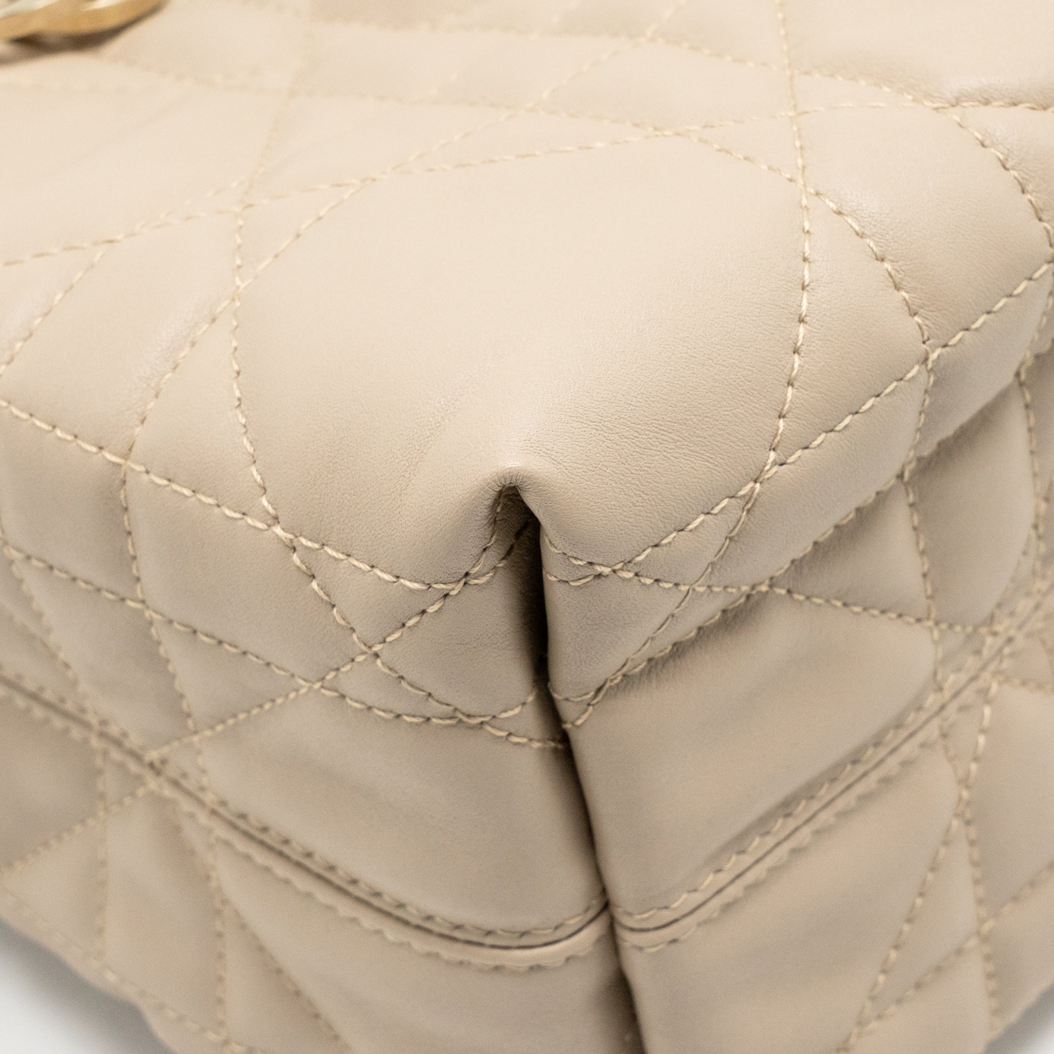 dior-small-dior-toujours-vertical-tote-bag-macrocannage-calfskin-powder-beige-lghw
