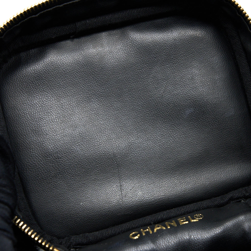 chanel-vintage-vanity-case-with-chain-caviar-black-ghw