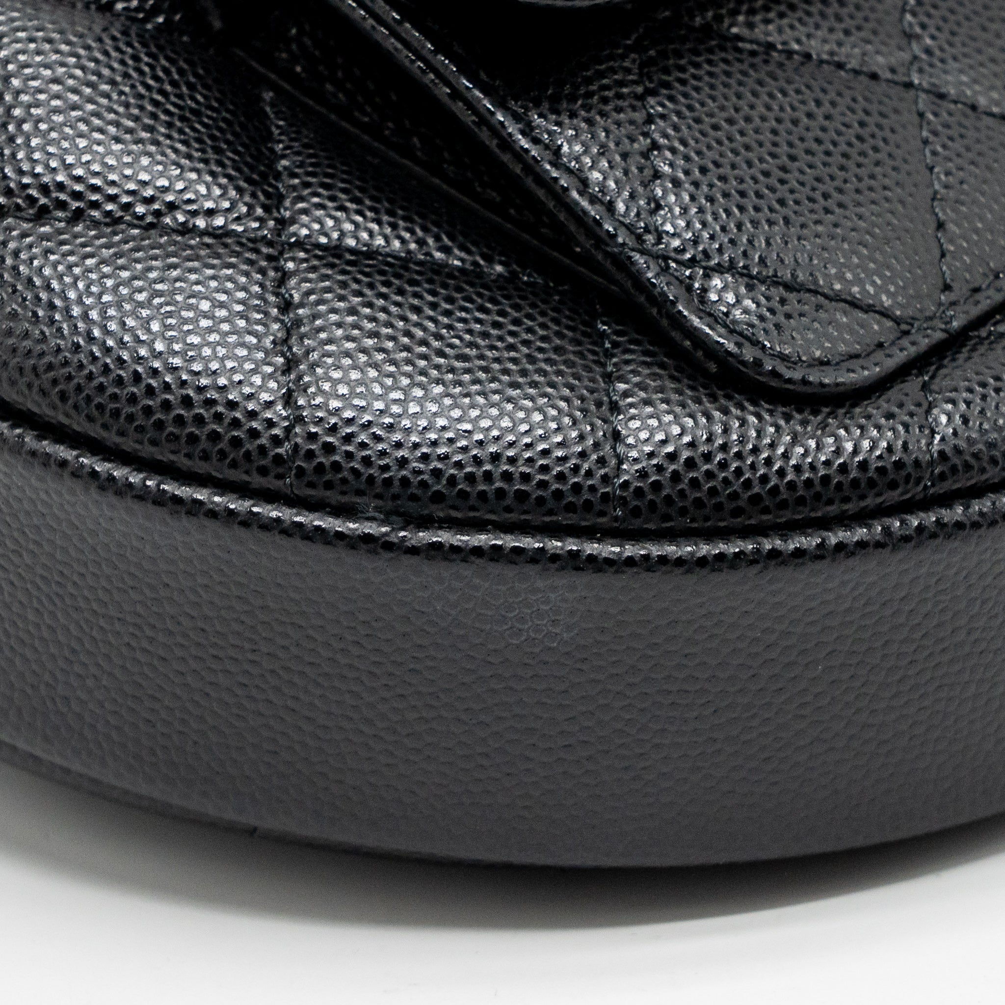 chanel-23b-round-clutch-caviar-black-lghwmicrochip