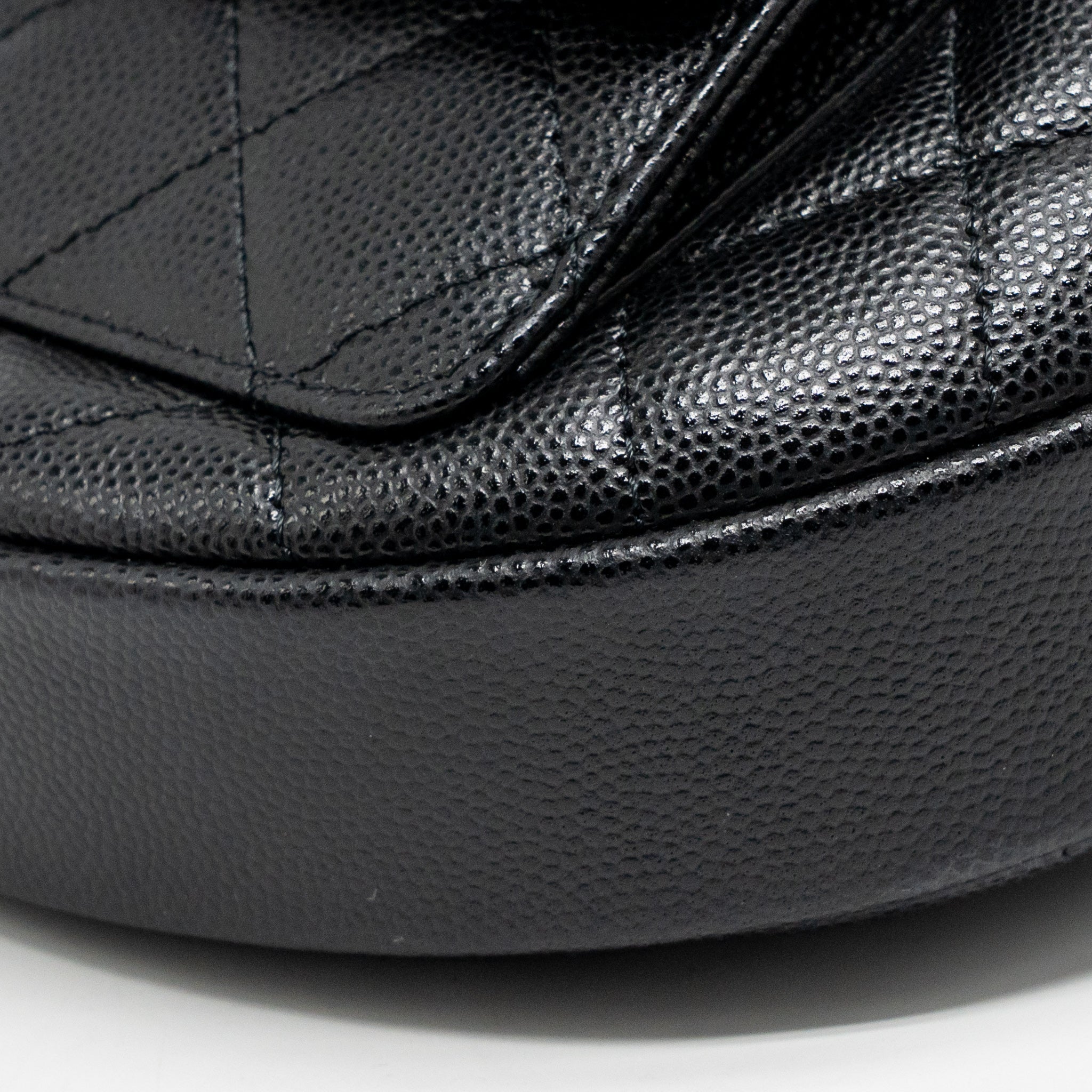 chanel-23b-round-clutch-caviar-black-lghwmicrochip