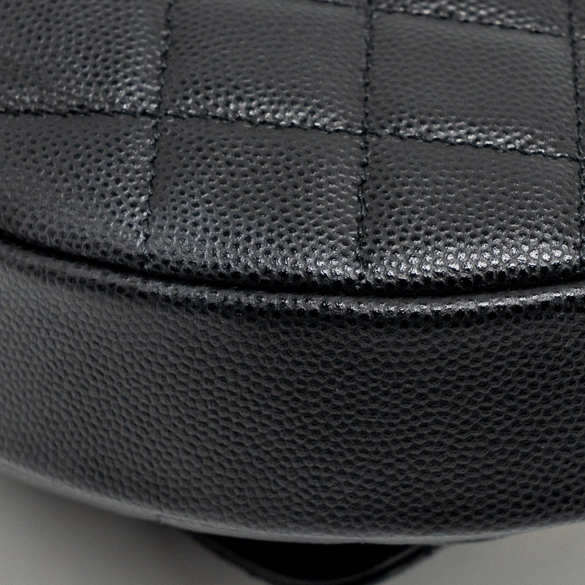 chanel-23b-round-clutch-caviar-black-lghwmicrochip