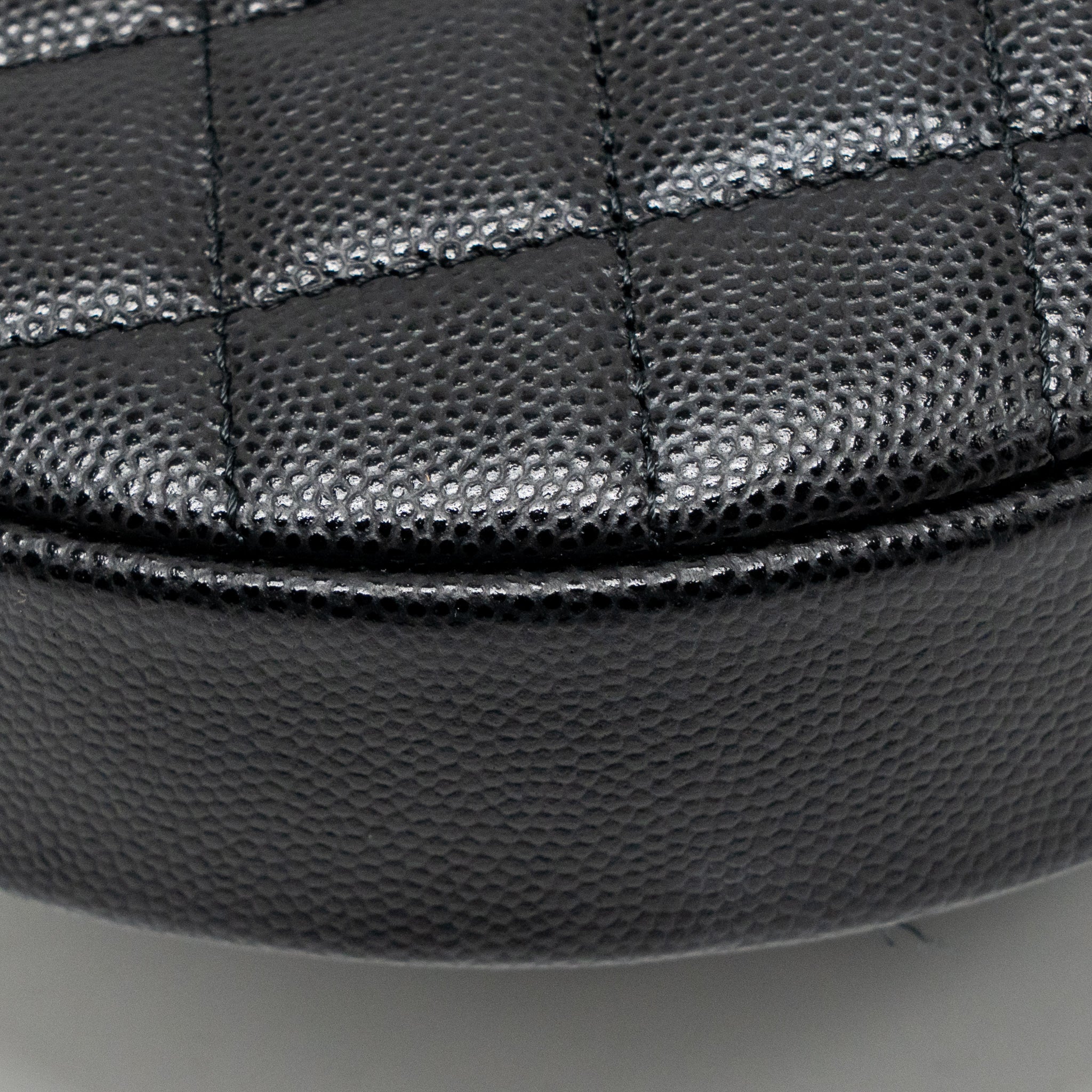 chanel-23b-round-clutch-caviar-black-lghwmicrochip