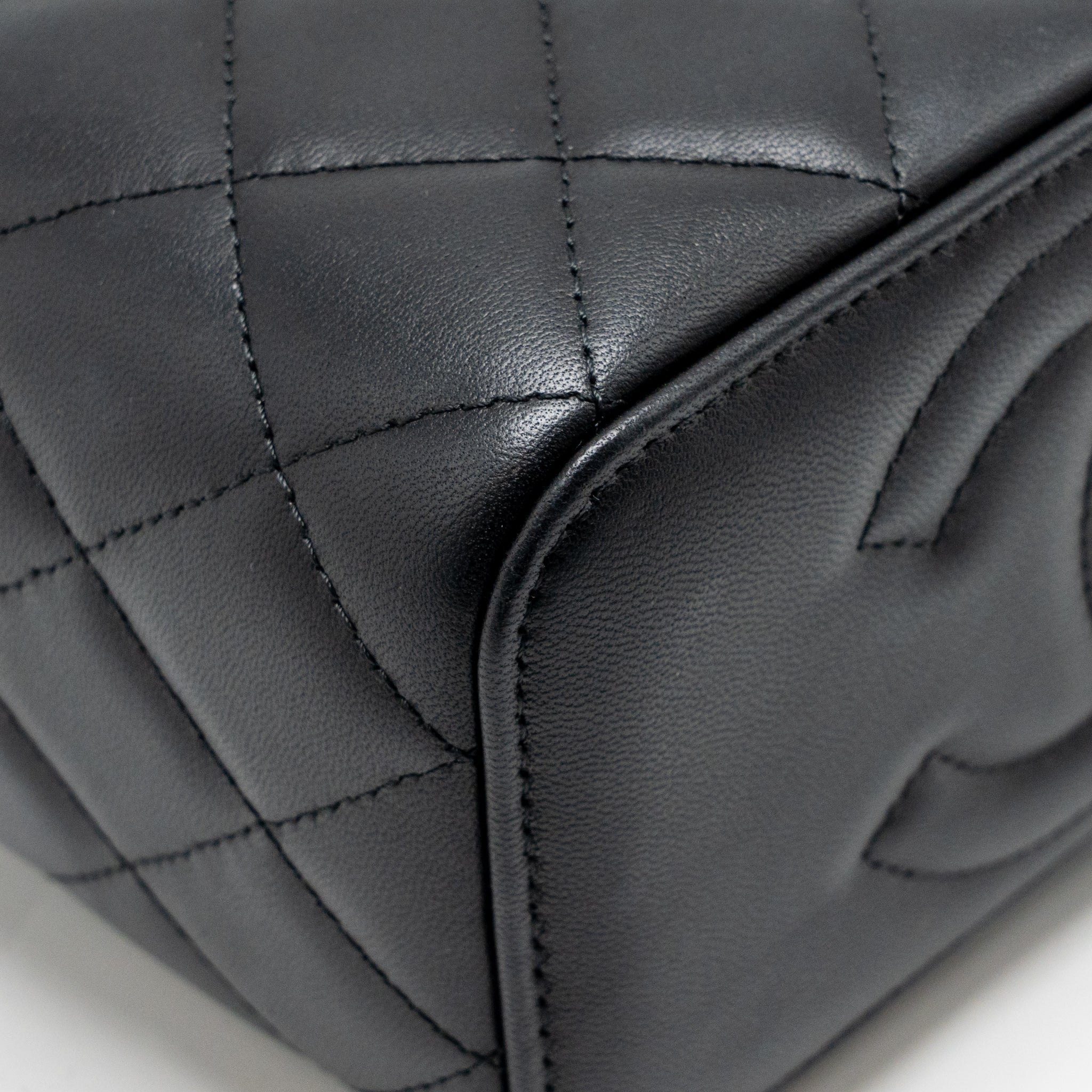 chanel-top-handle-long-vanity-case-with-chain-lambskin-black-lghwmicrochip