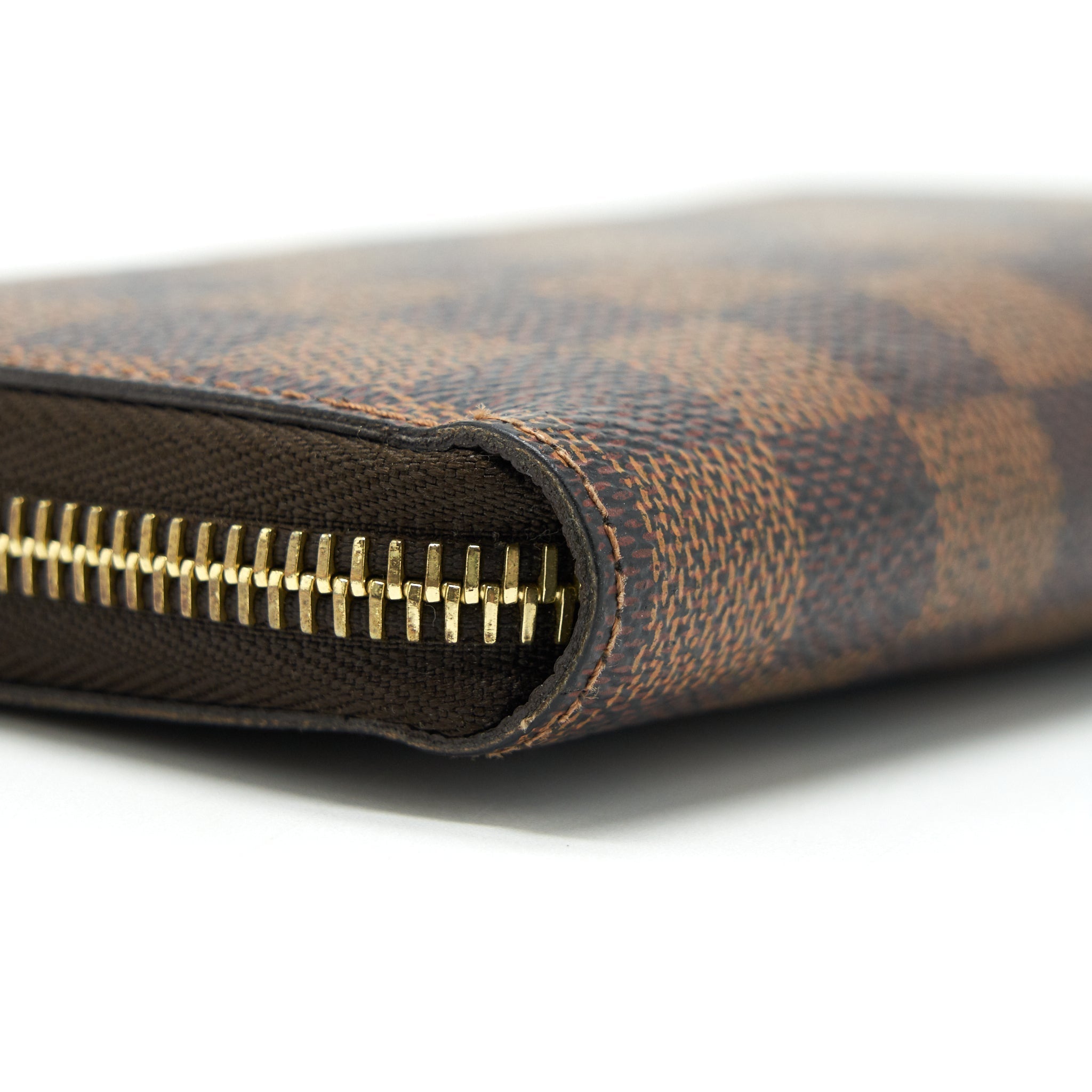 louis-vuitton-zippy-wallet-in-damier-ebene