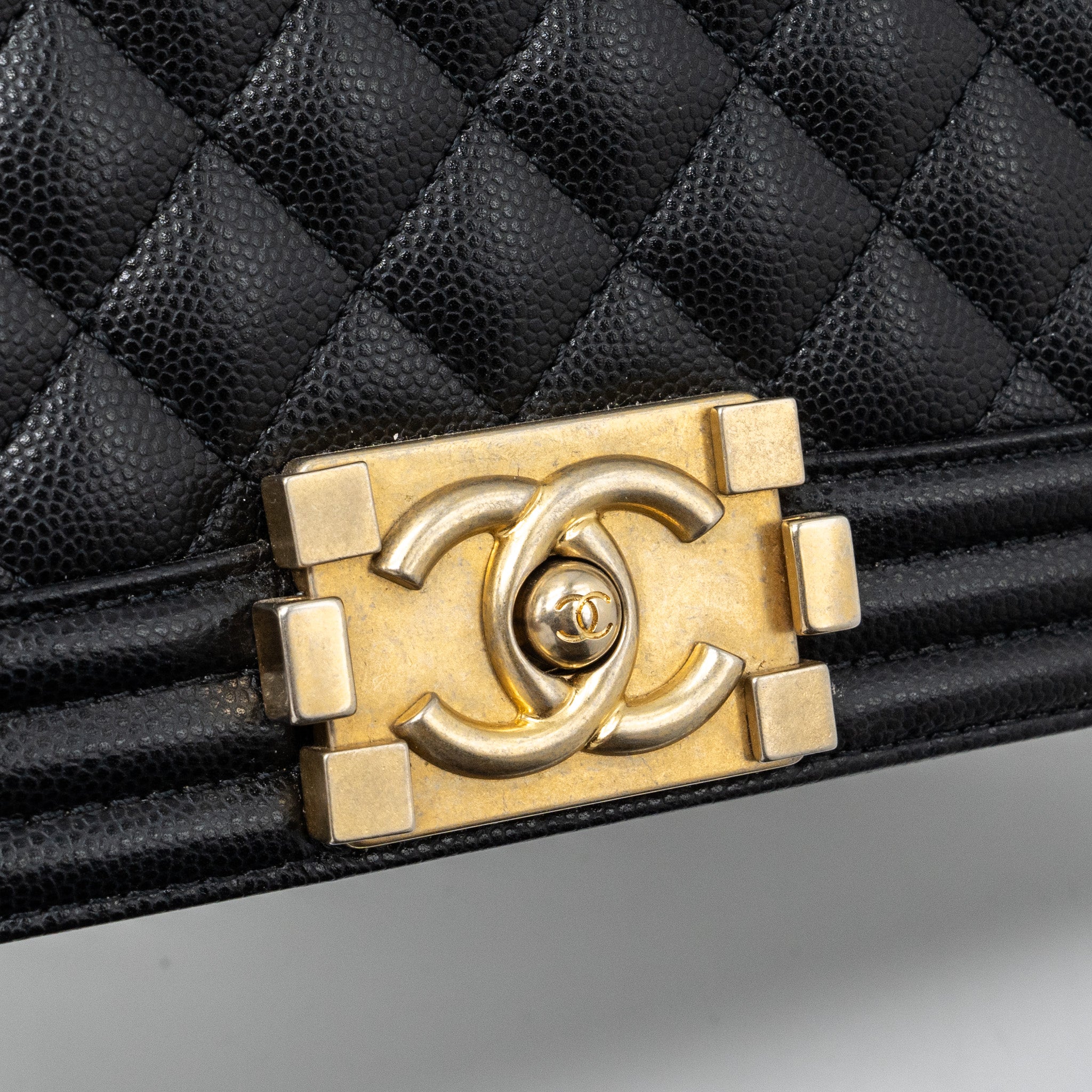 chanel-medium-boy-bag-lambskin-green-ghw