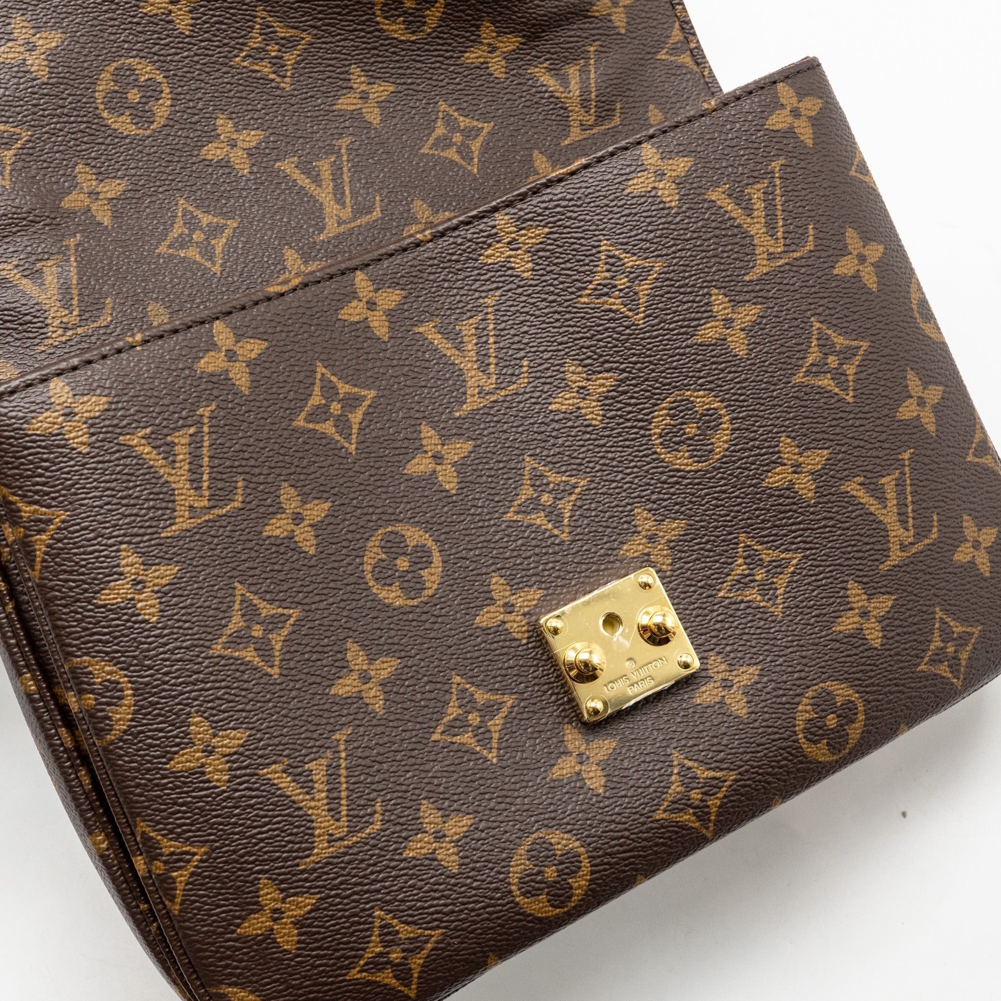 louis-vuitton-pochette-metis-monogram-canvas-ghw-34