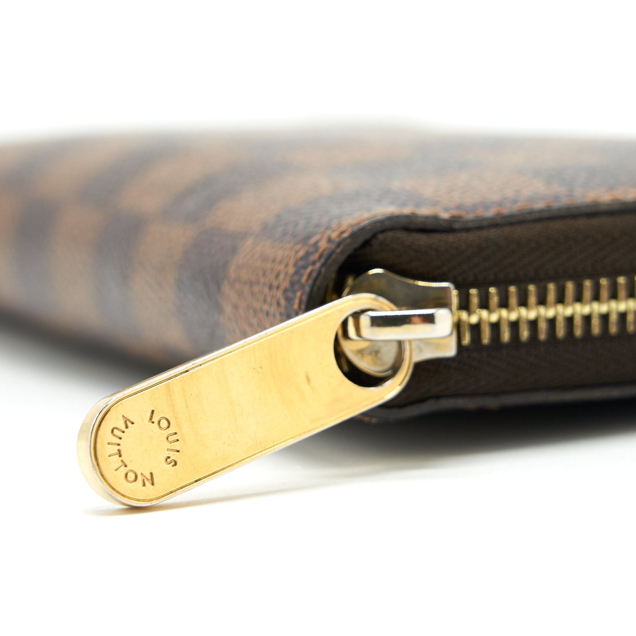 louis-vuitton-zippy-wallet-in-damier-ebene