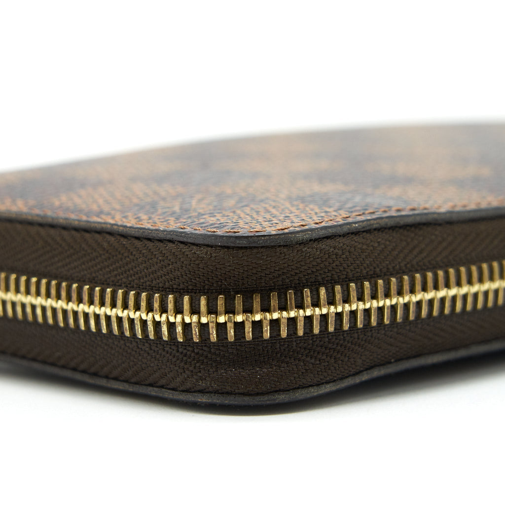 louis-vuitton-zippy-wallet-in-damier-ebene