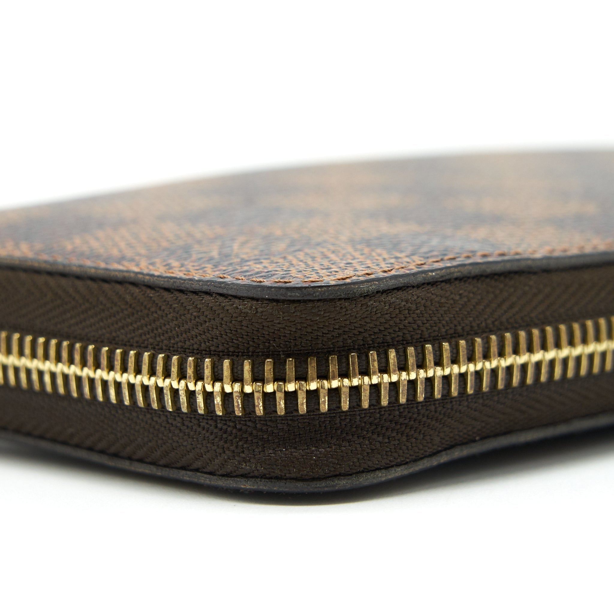 louis-vuitton-zippy-wallet-in-damier-ebene
