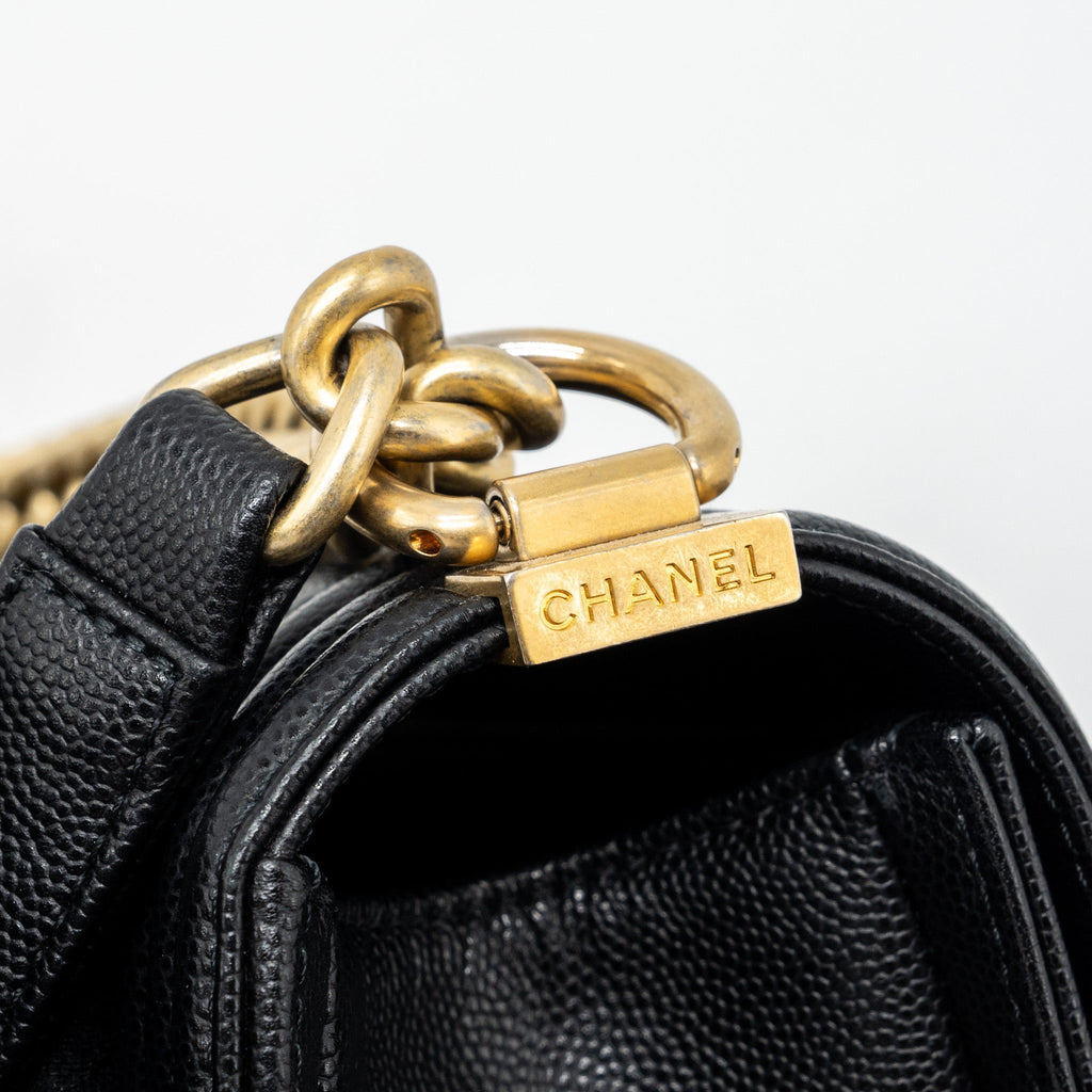 chanel-medium-boy-bag-lambskin-green-ghw