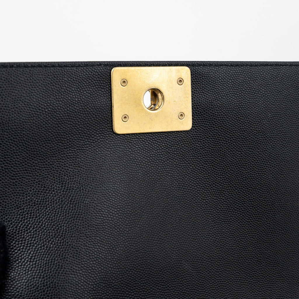 chanel-medium-boy-bag-lambskin-green-ghw