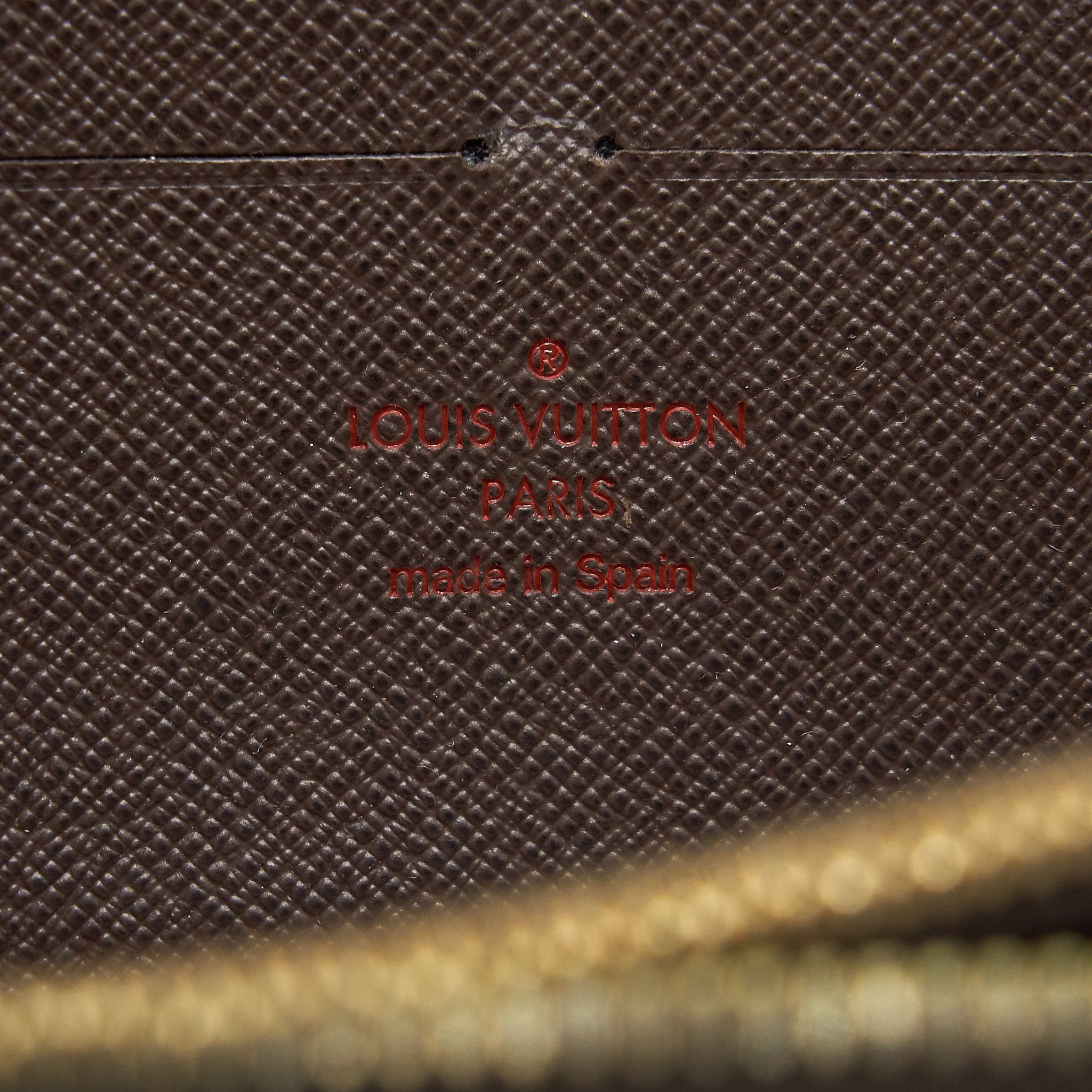 louis-vuitton-zippy-wallet-in-damier-ebene