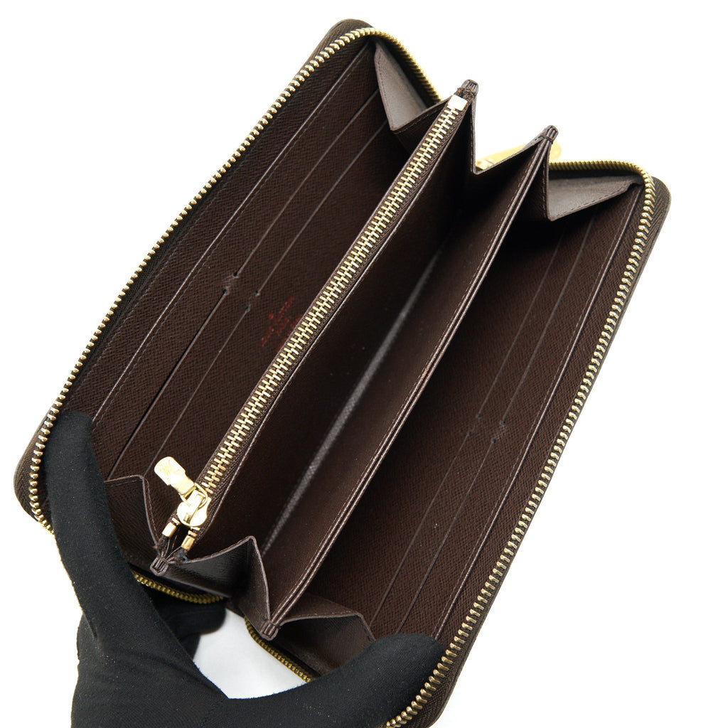 louis-vuitton-zippy-wallet-in-damier-ebene