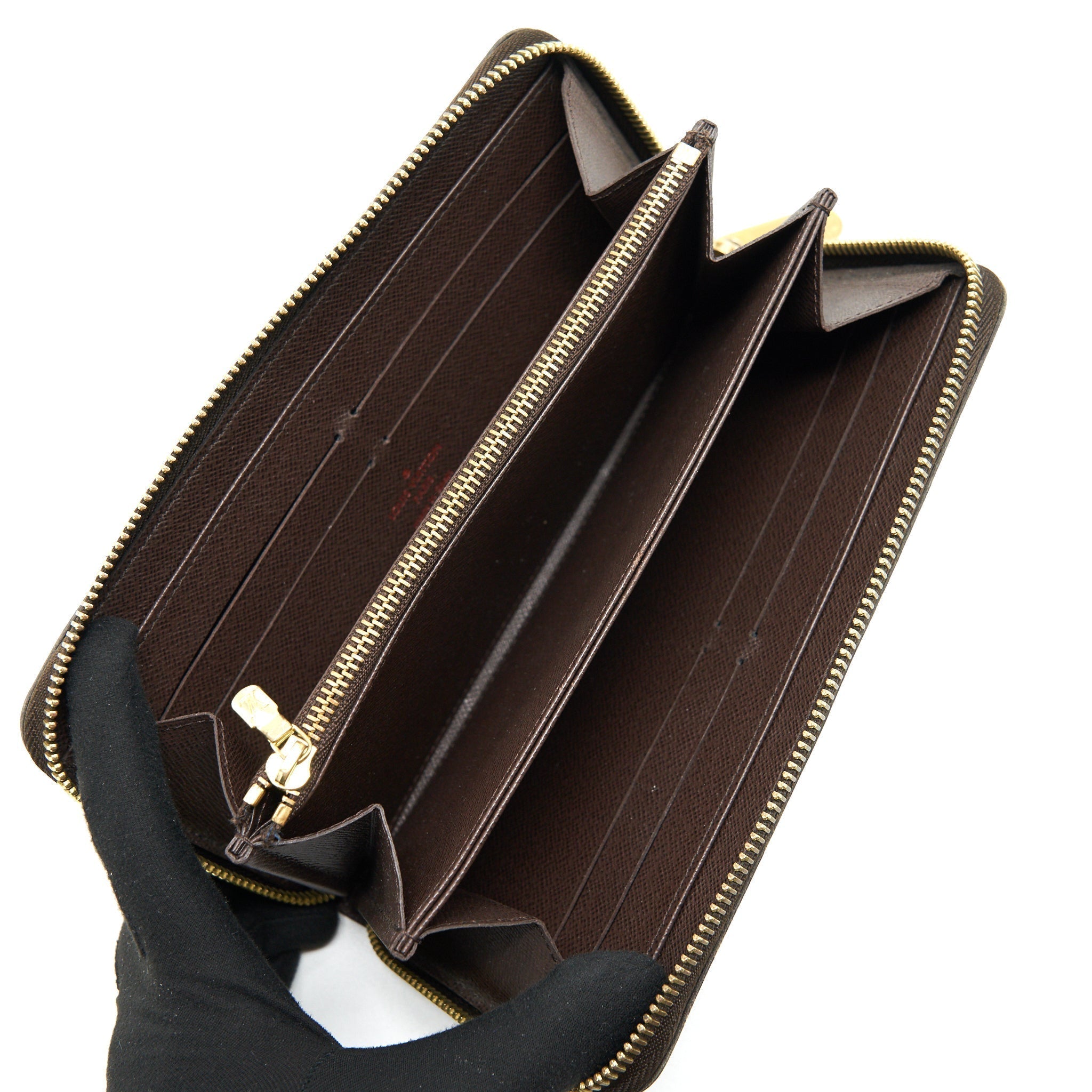 louis-vuitton-zippy-wallet-in-damier-ebene