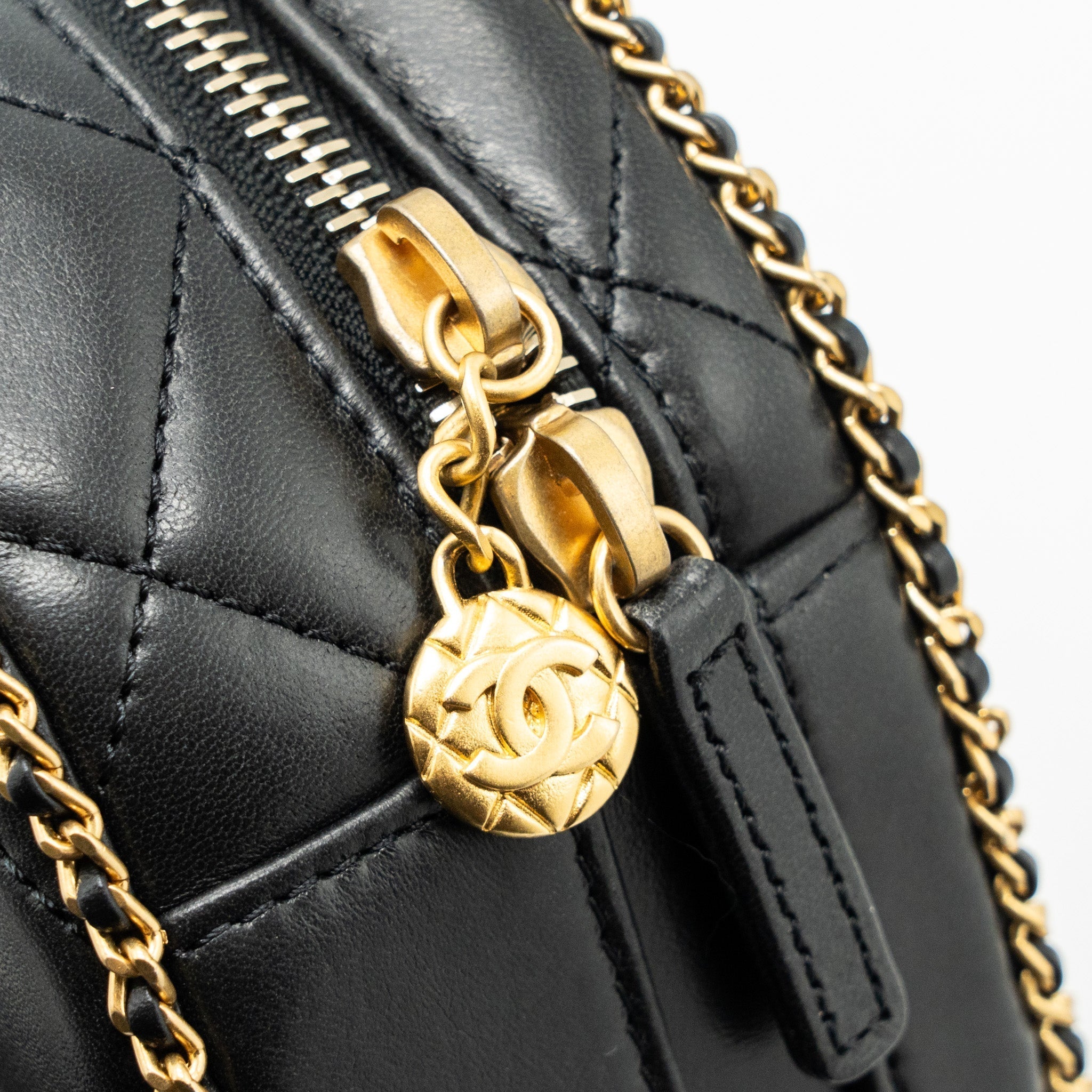 chanel-round-vanity-with-chain-lambskin-black-ghw-microchip