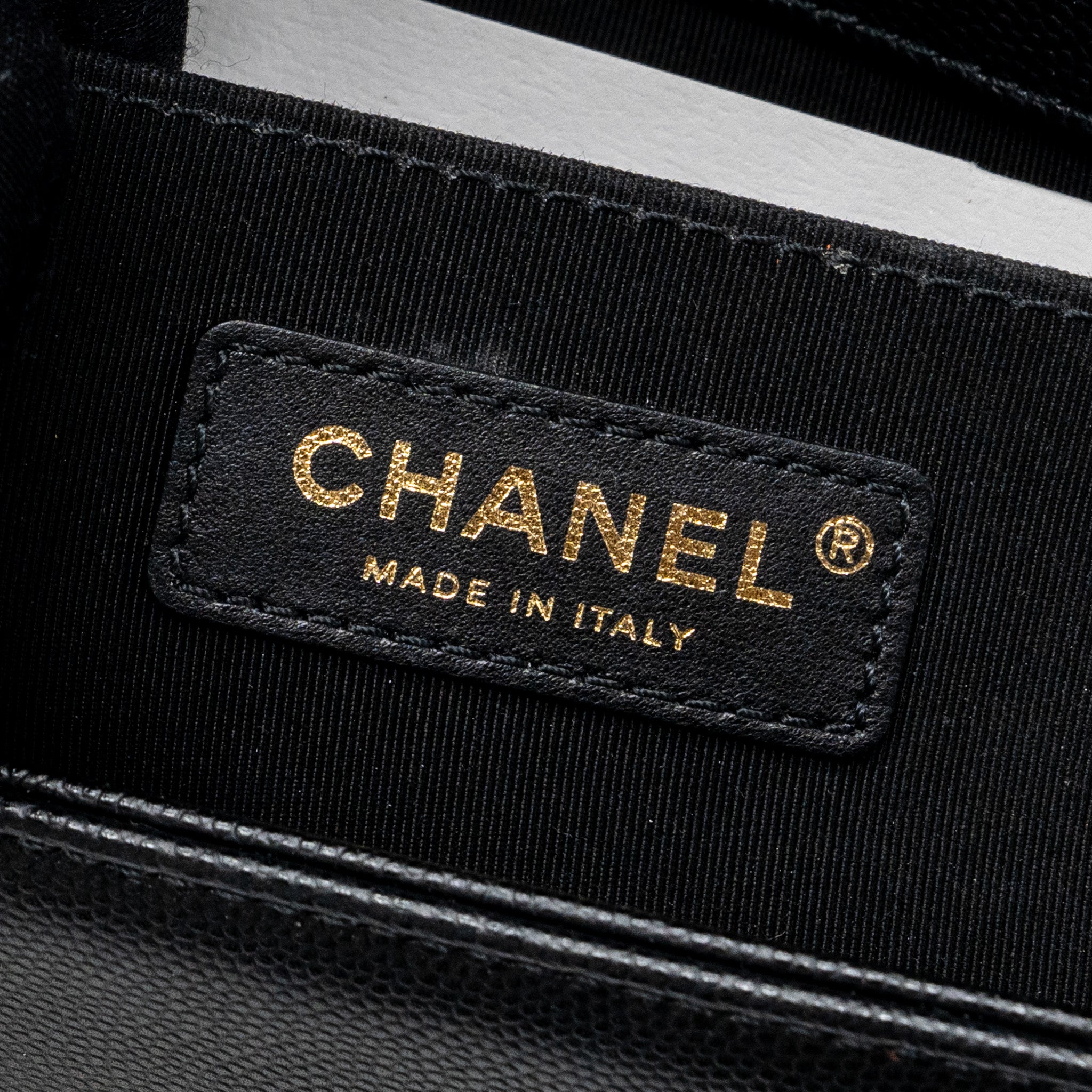 chanel-medium-boy-bag-lambskin-green-ghw