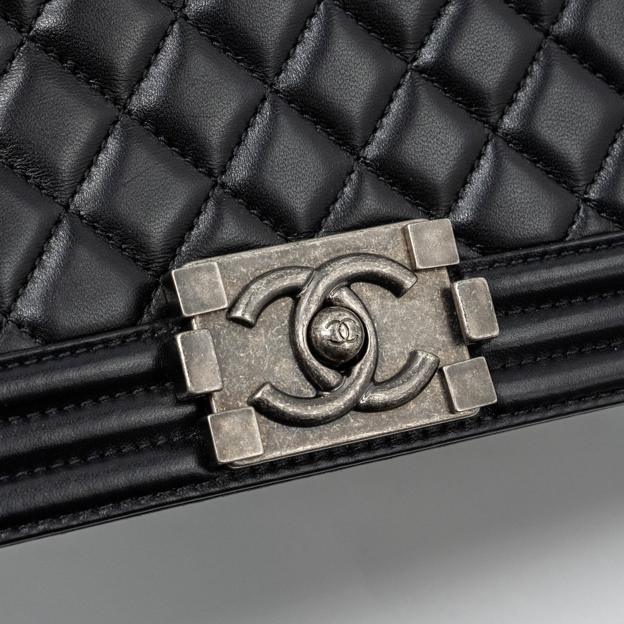 chanel-new-medium-boy-bag-lambskin-black-ruthenium-hardware
