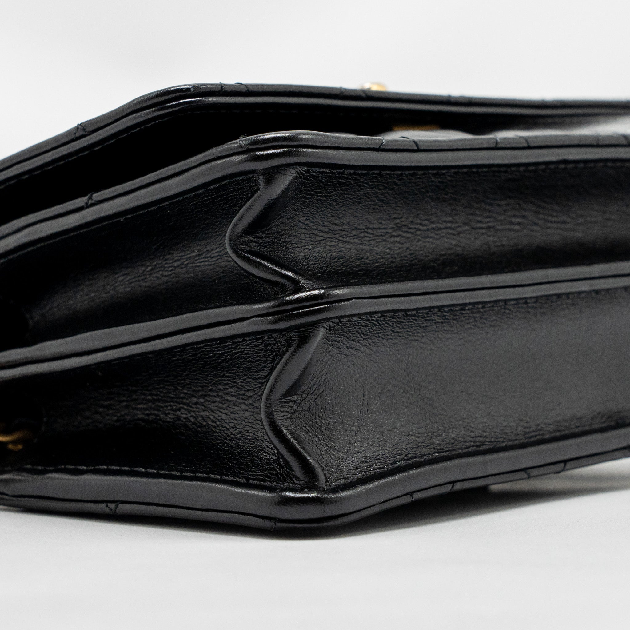 chanel-top-handle-mini-wallet-on-chain-calfskin-black-ghwmicrochip