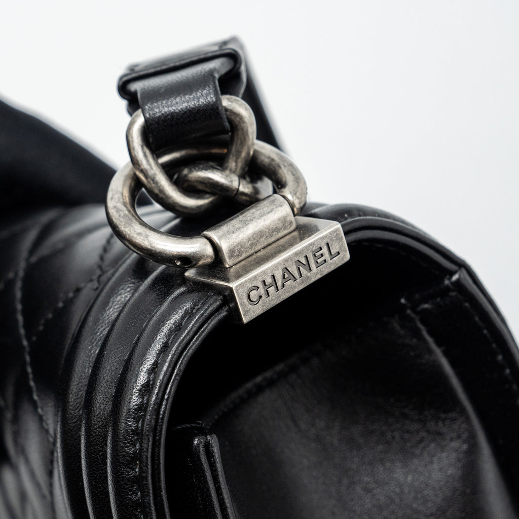 chanel-new-medium-boy-bag-lambskin-black-ruthenium-hardware