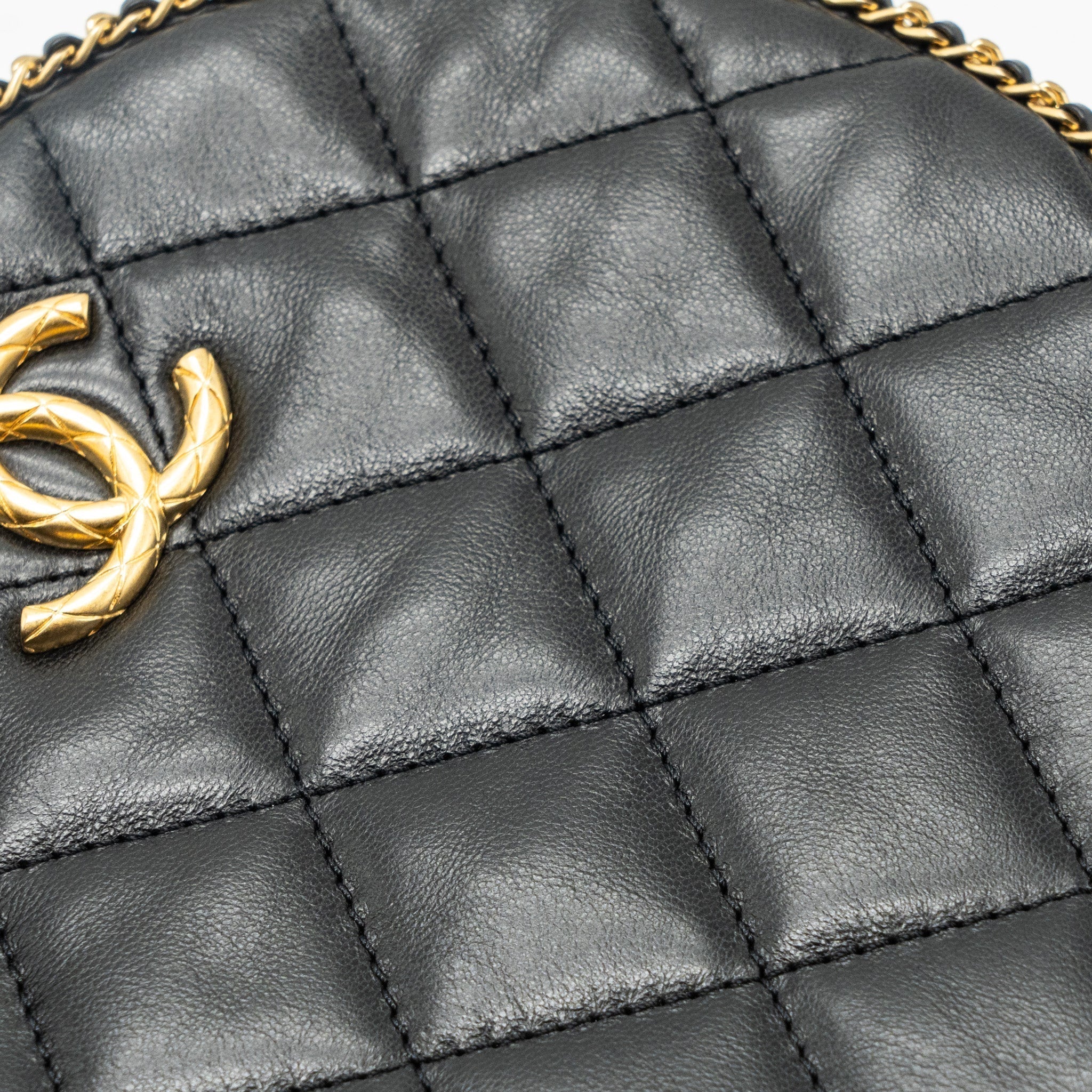 chanel-round-vanity-with-chain-lambskin-black-ghw-microchip