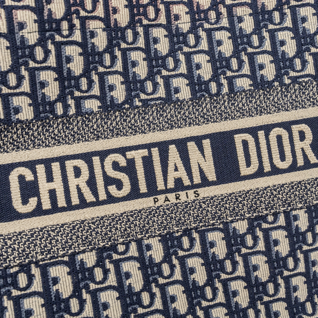 dior-medium-book-tote-blue-dior-oblique-embroidery-1