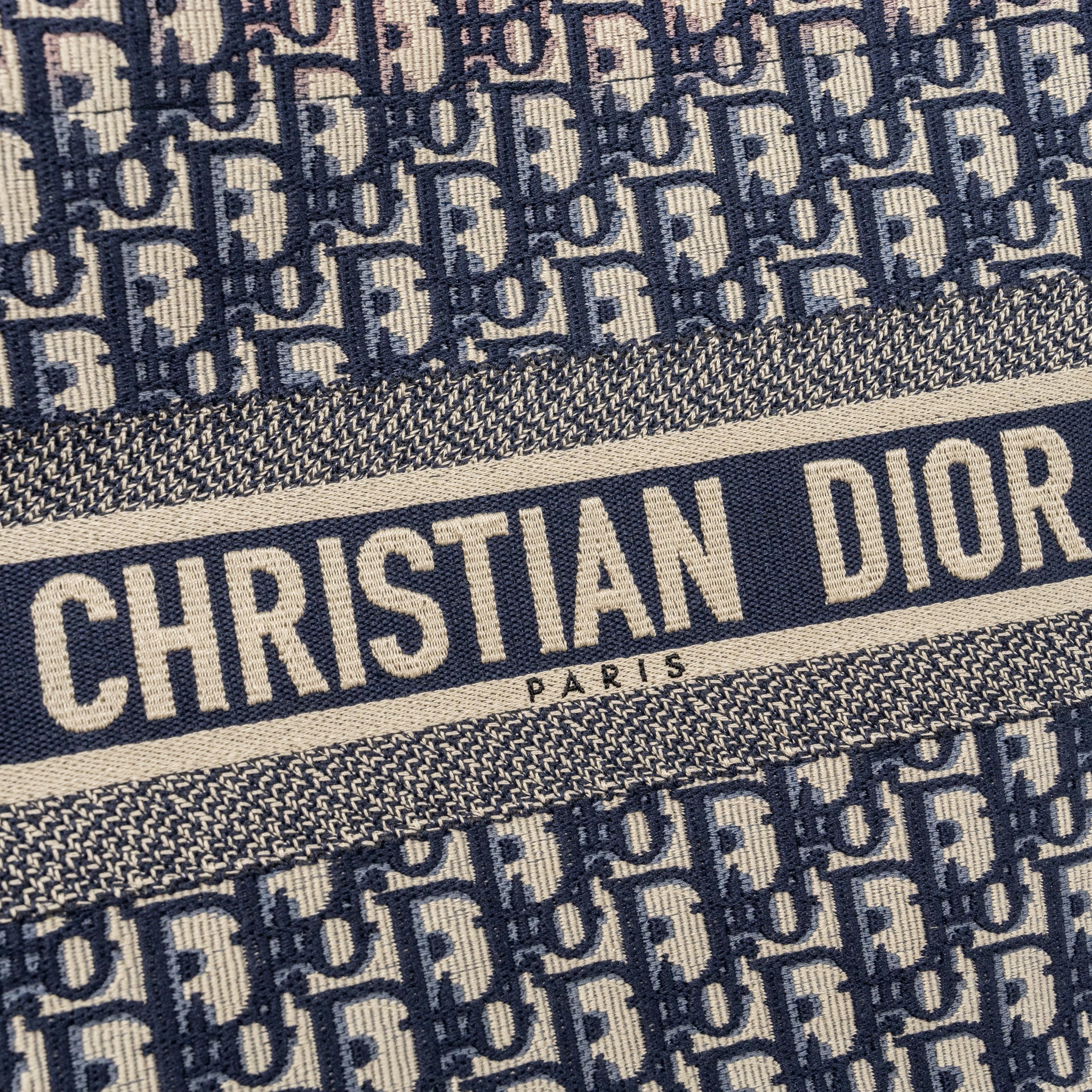 dior-medium-book-tote-blue-dior-oblique-embroidery-1