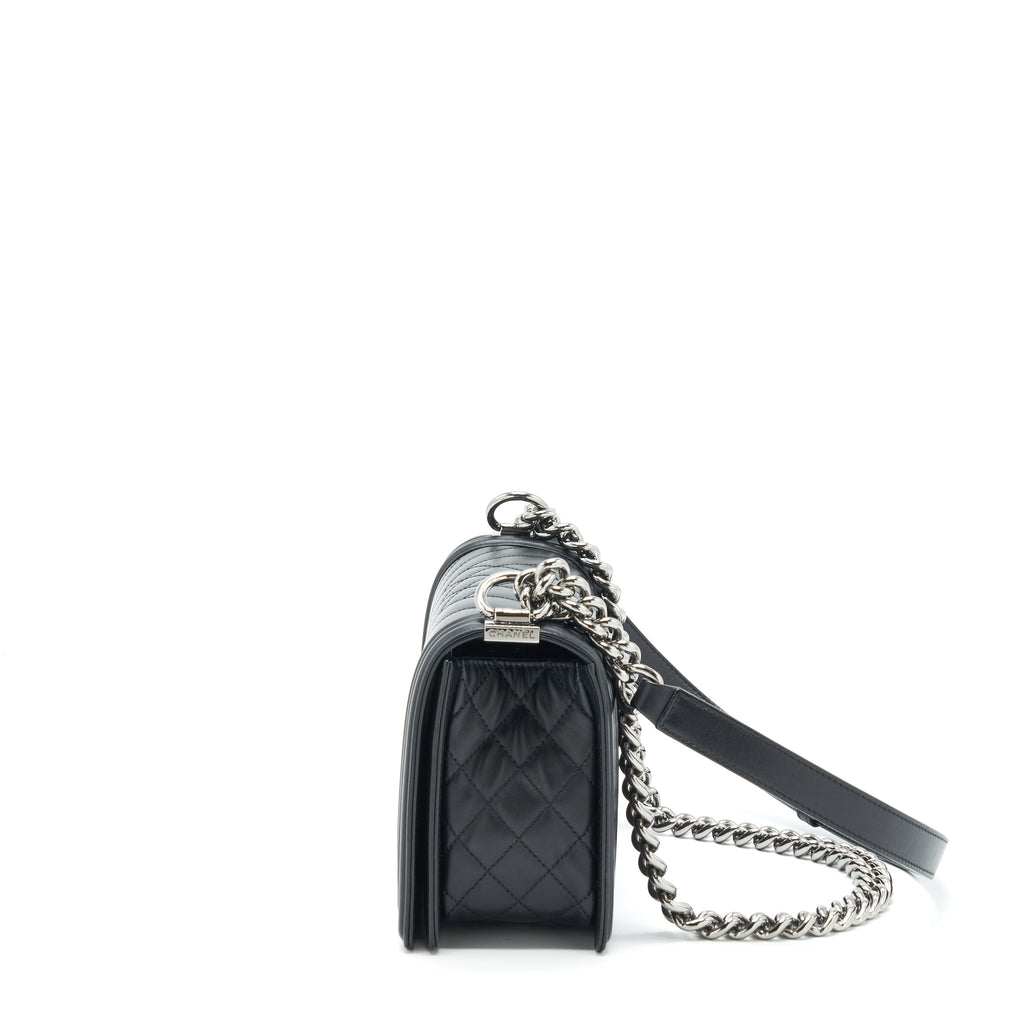 chanel-medium-boy-bag-quilted-and-chevron-calfskin-black-shw