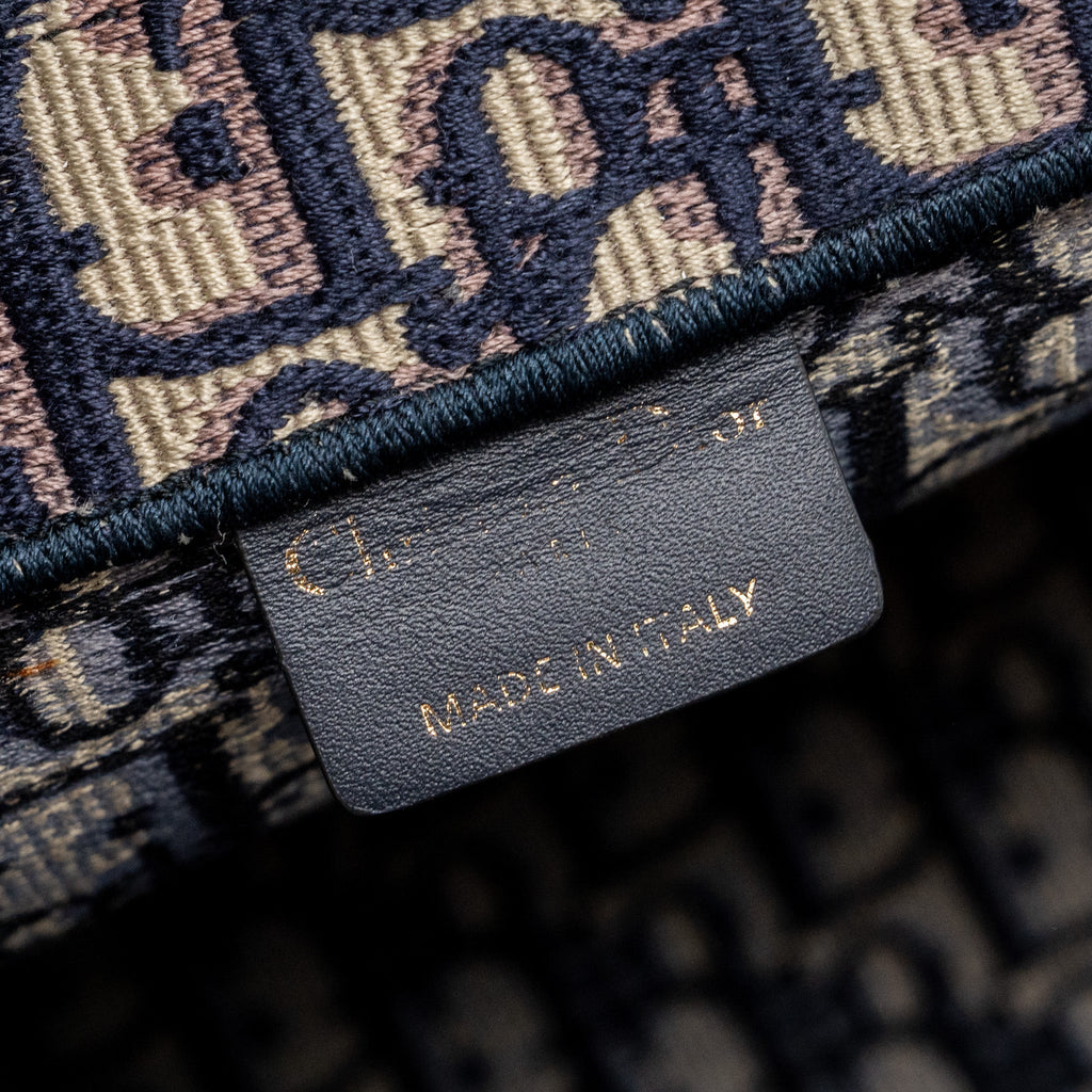 dior-medium-book-tote-blue-dior-oblique-embroidery-1