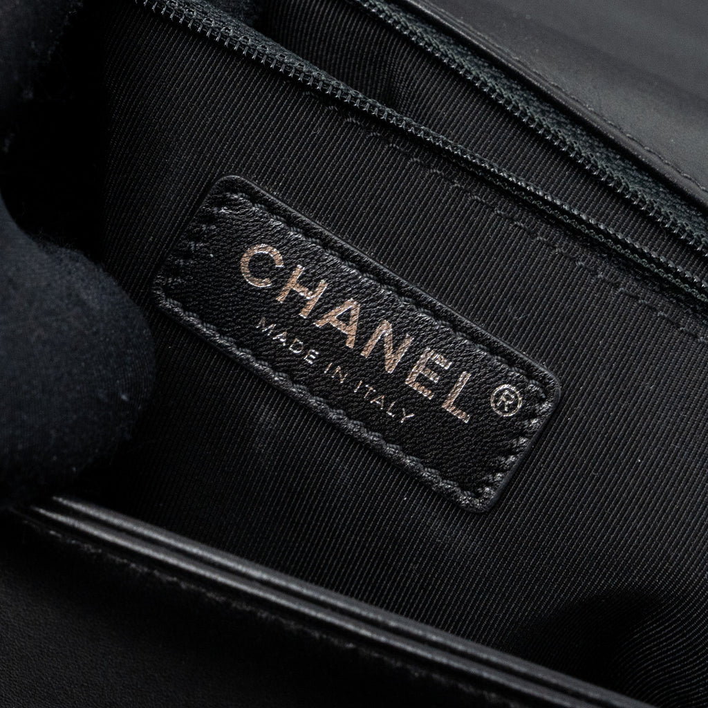 chanel-new-medium-boy-bag-lambskin-black-ruthenium-hardware
