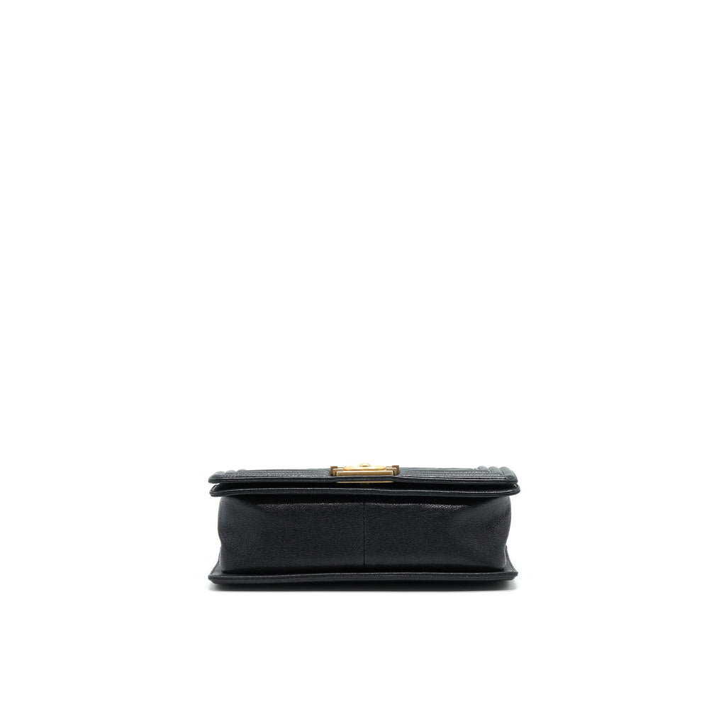 chanel-chevron-medium-boy-chanel-handbag-caviar-black-ghw