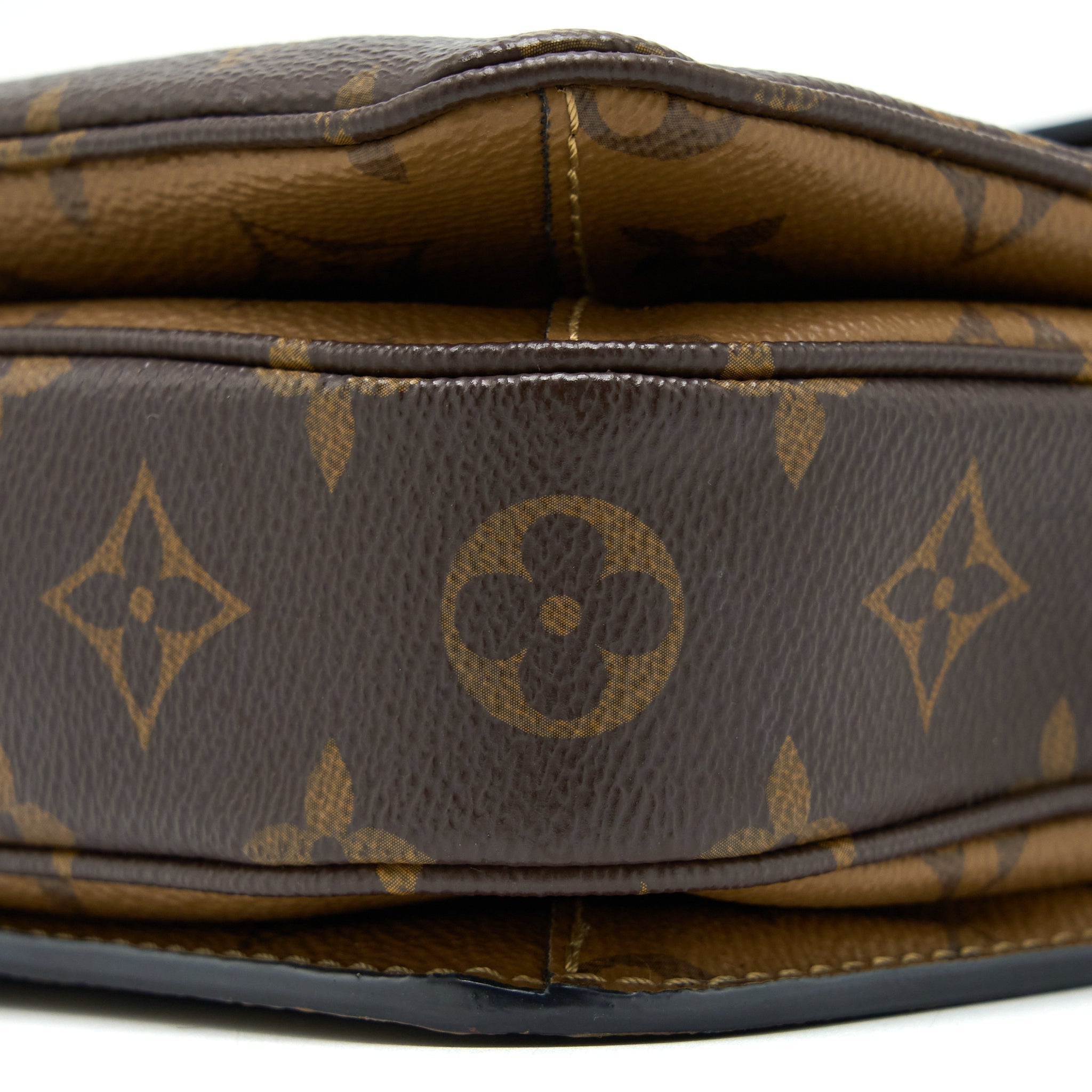 louis-vuitton-pochette-metis-monogram-reverse-canvas-ghw-3