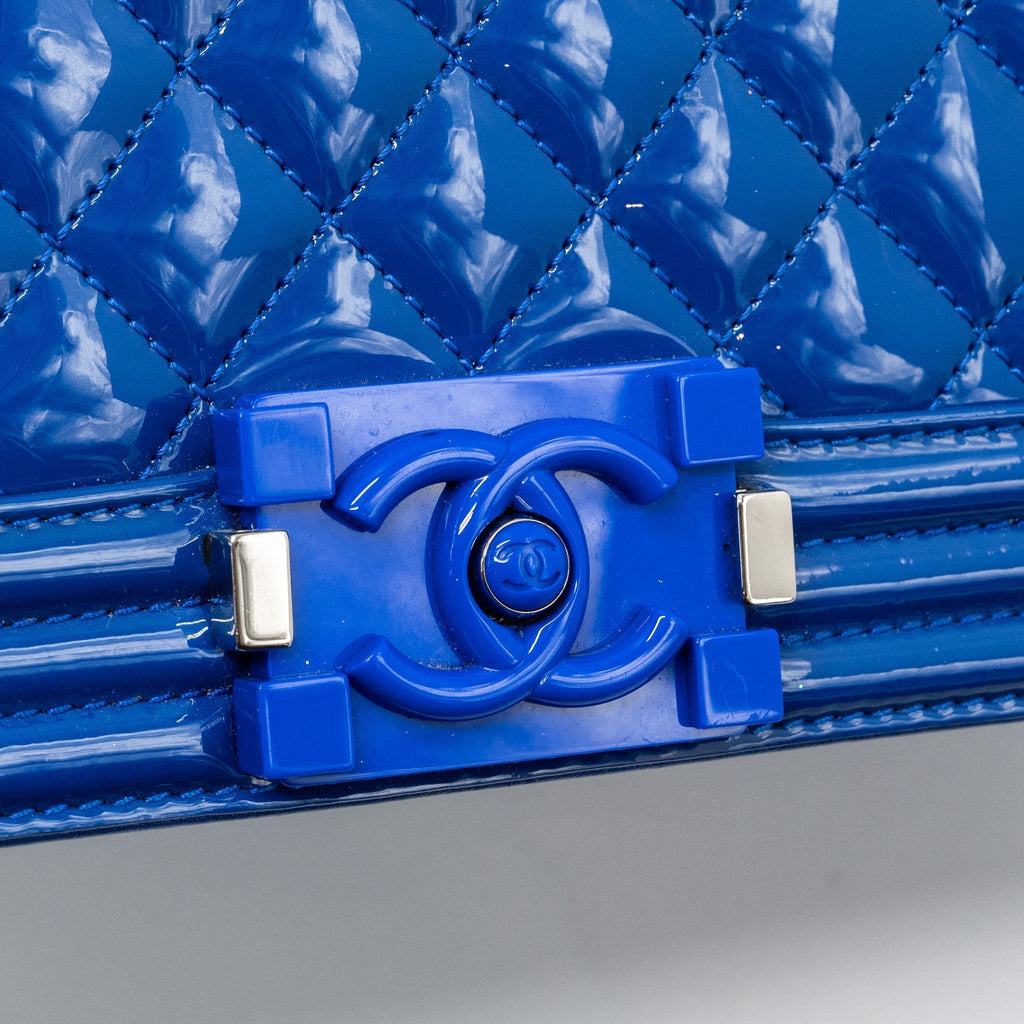 chanel-medium-boy-bag-patent-dark-blue-shw