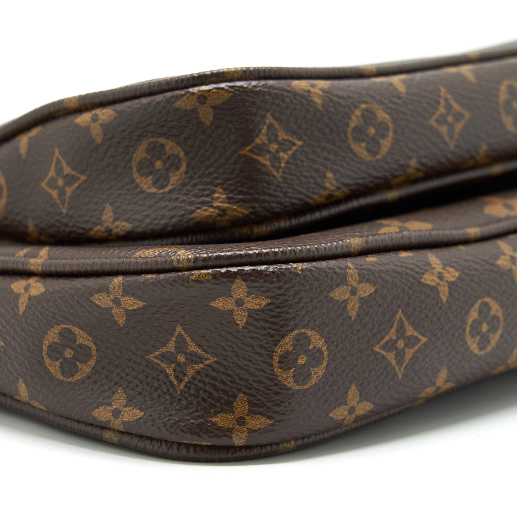 louis-vuitton-multi-pochette-with-khaki-strap