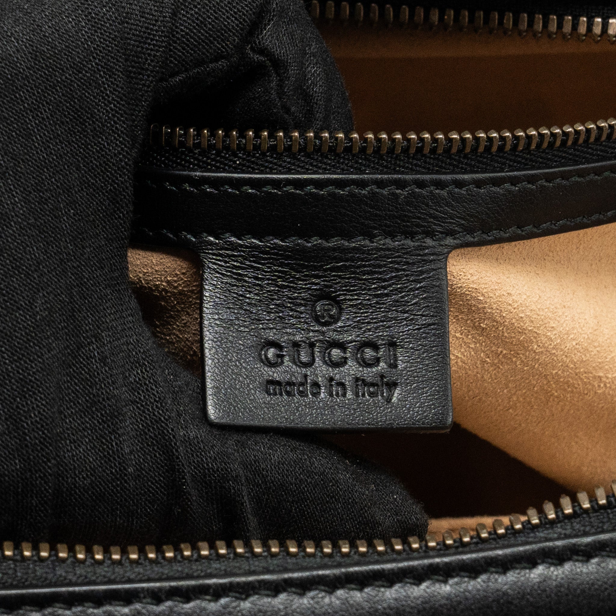 gucci-gg-marmont-zip-around-top-handle-camera-bag-calfskin-black-ghw