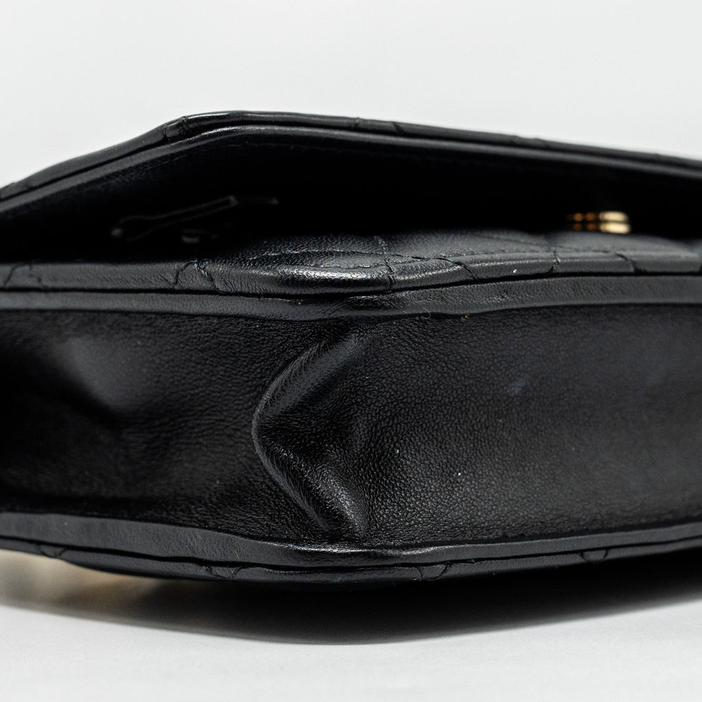 chanel-pearl-chain-wallet-on-chain-lambskin-black-lghwmicrochip