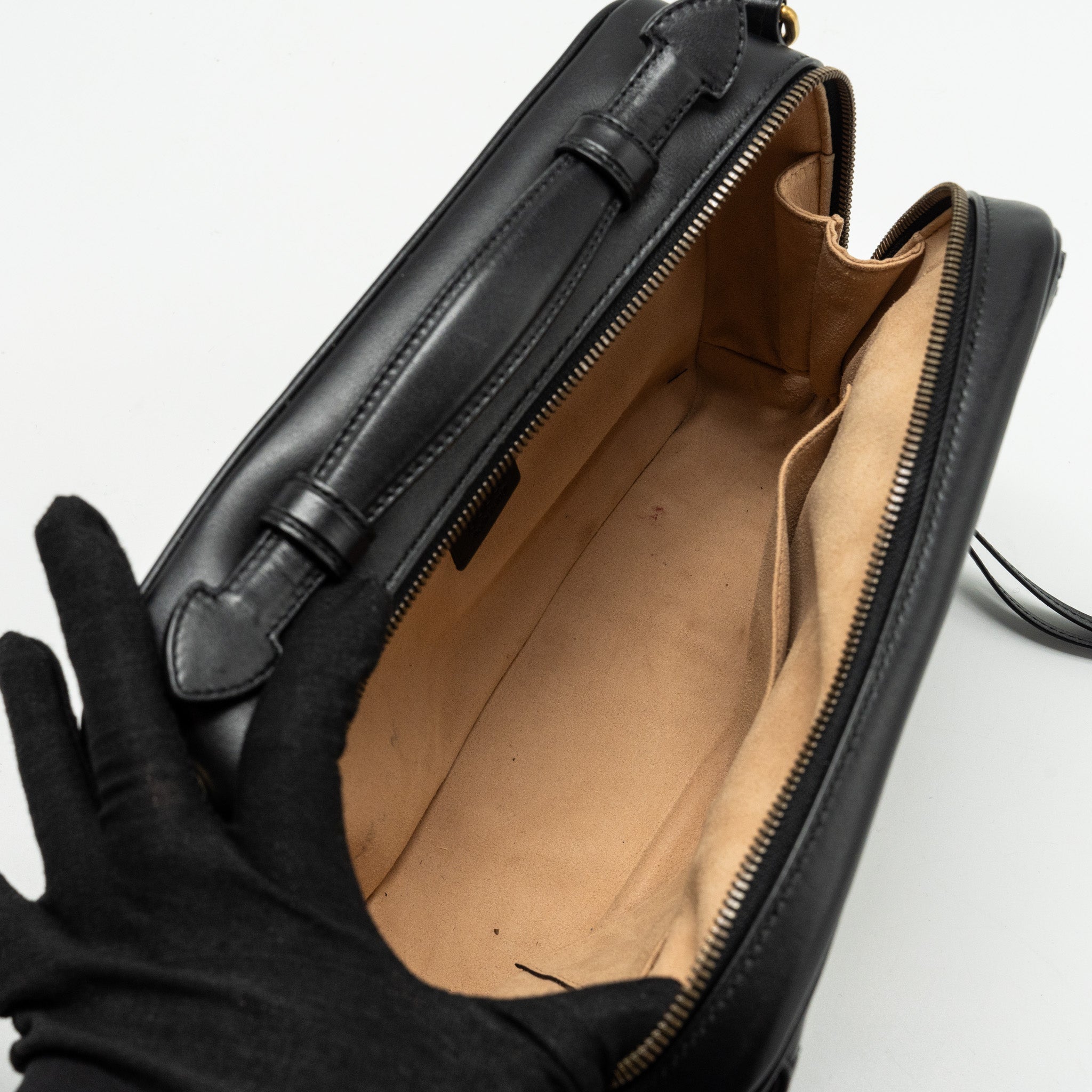 gucci-gg-marmont-zip-around-top-handle-camera-bag-calfskin-black-ghw