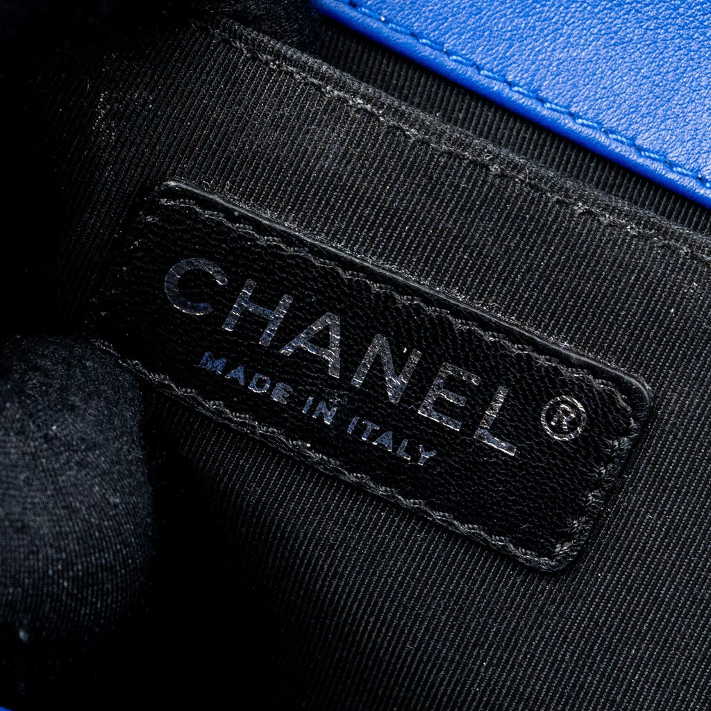chanel-medium-boy-bag-patent-dark-blue-shw