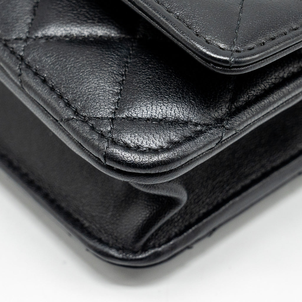 chanel-pearl-chain-wallet-on-chain-lambskin-black-lghwmicrochip